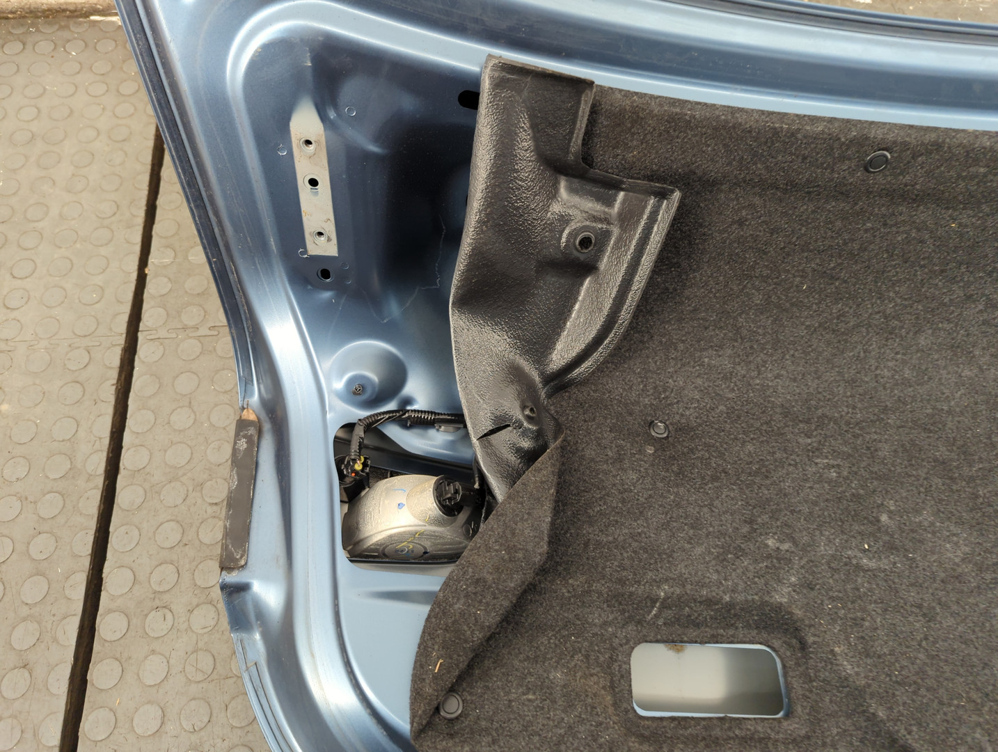 Дверь багажника