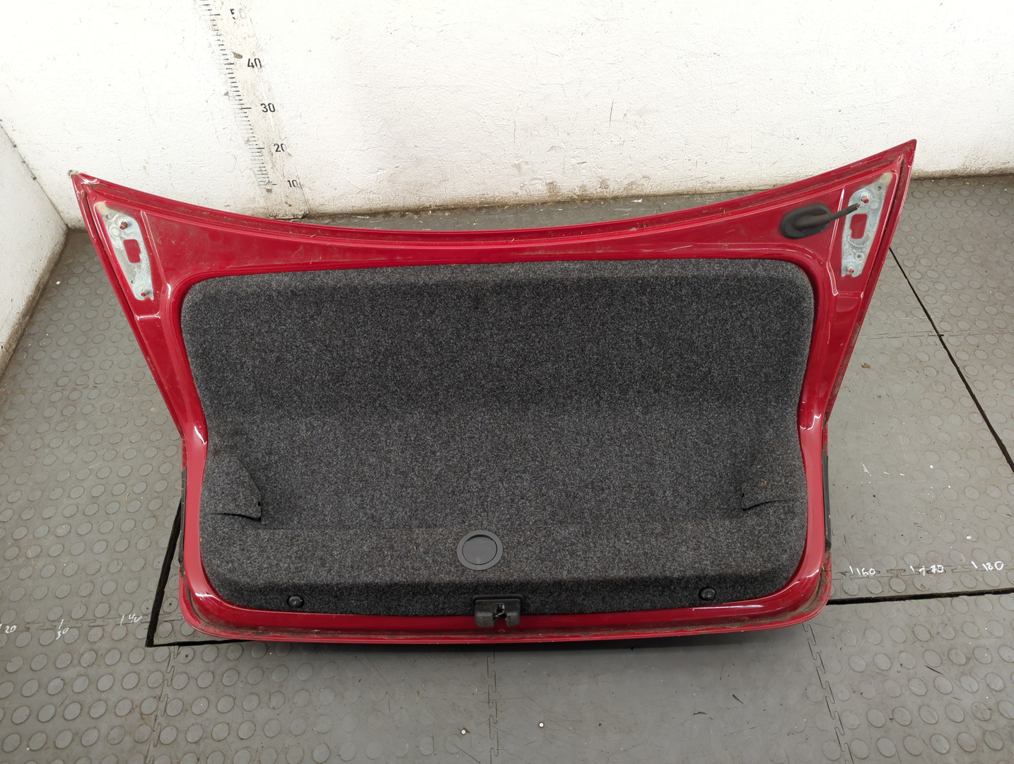 Дверь багажника