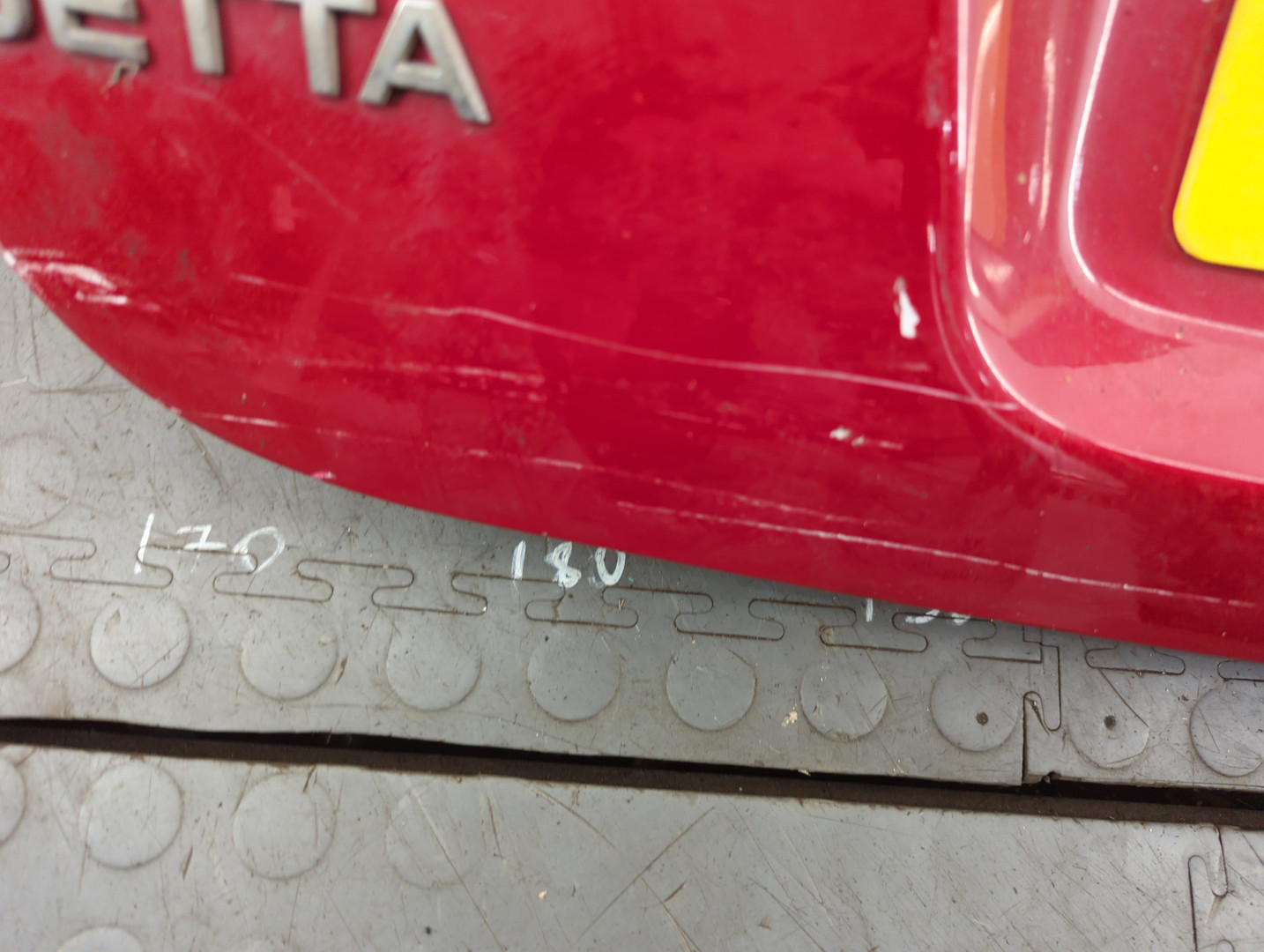 Дверь багажника