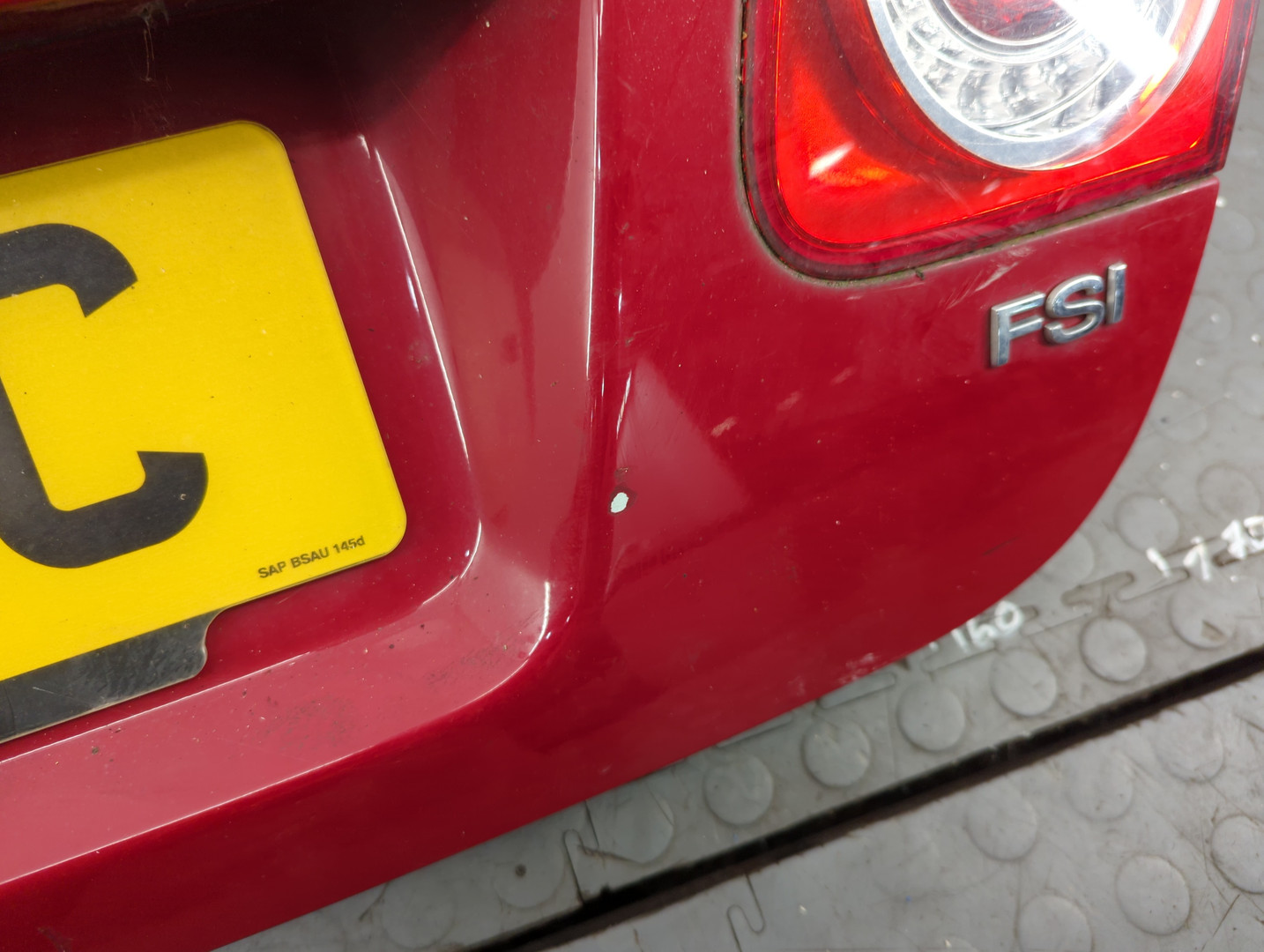 Дверь багажника