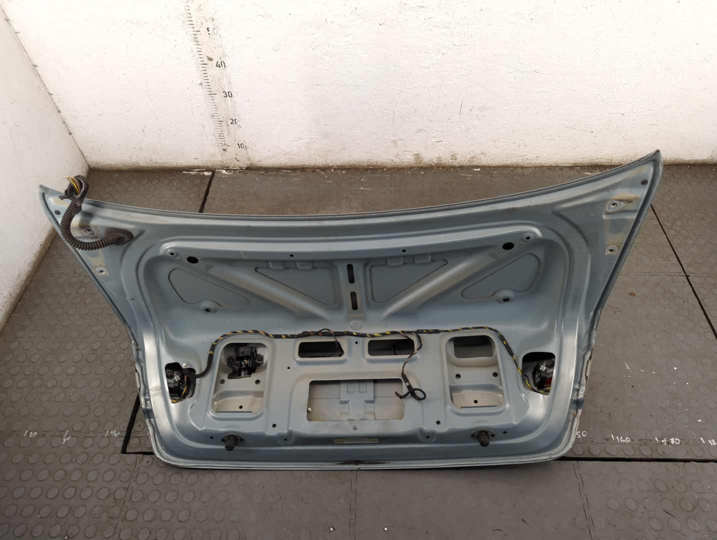 Дверь багажника