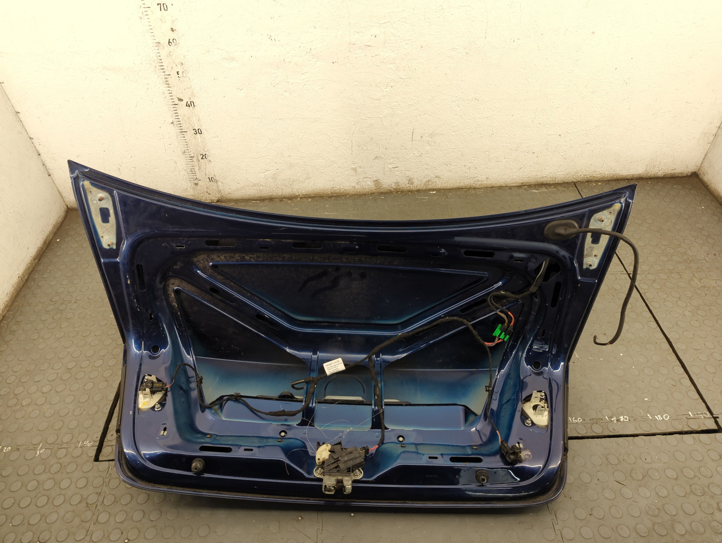 Дверь багажника