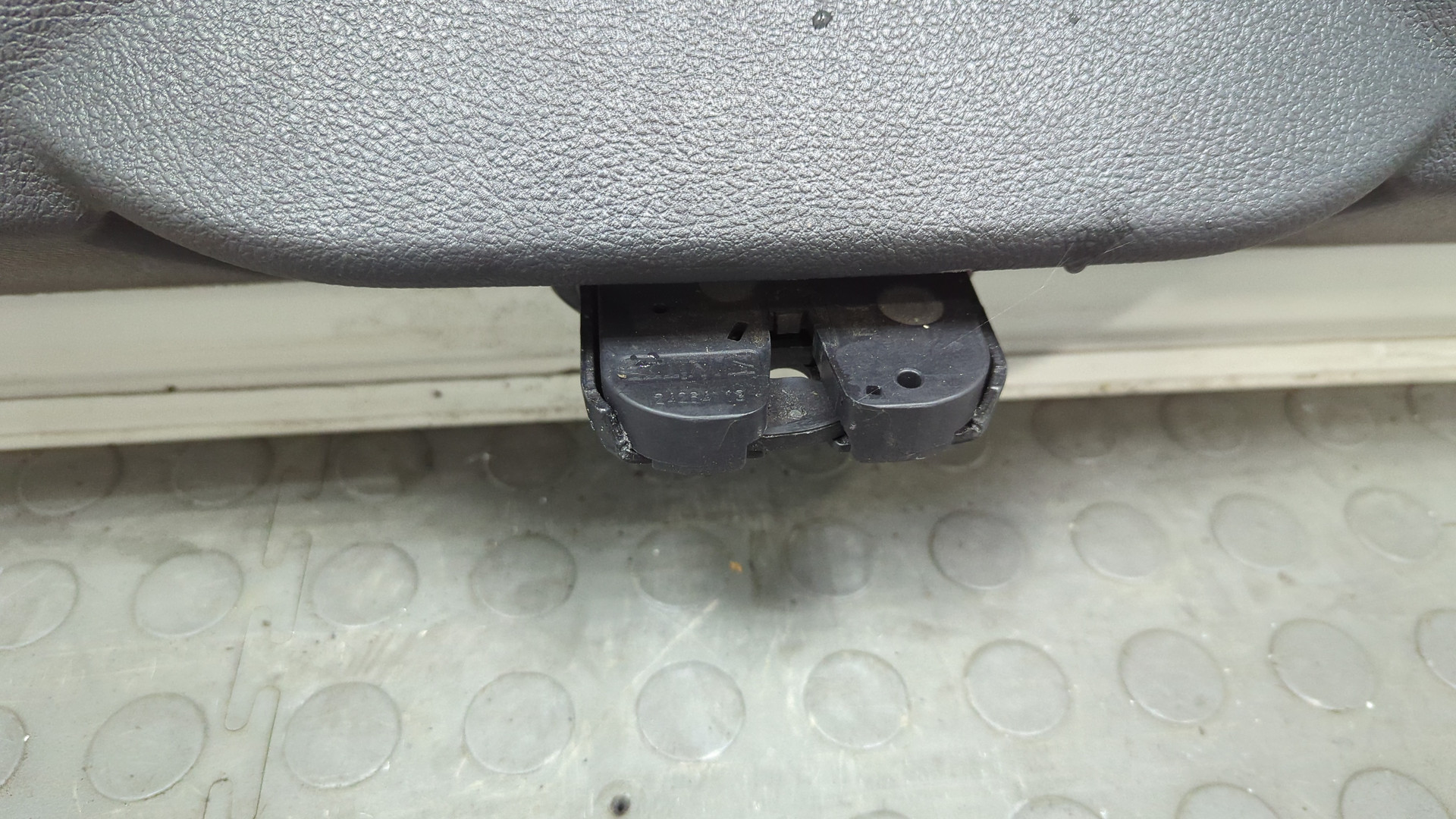 Дверь багажника