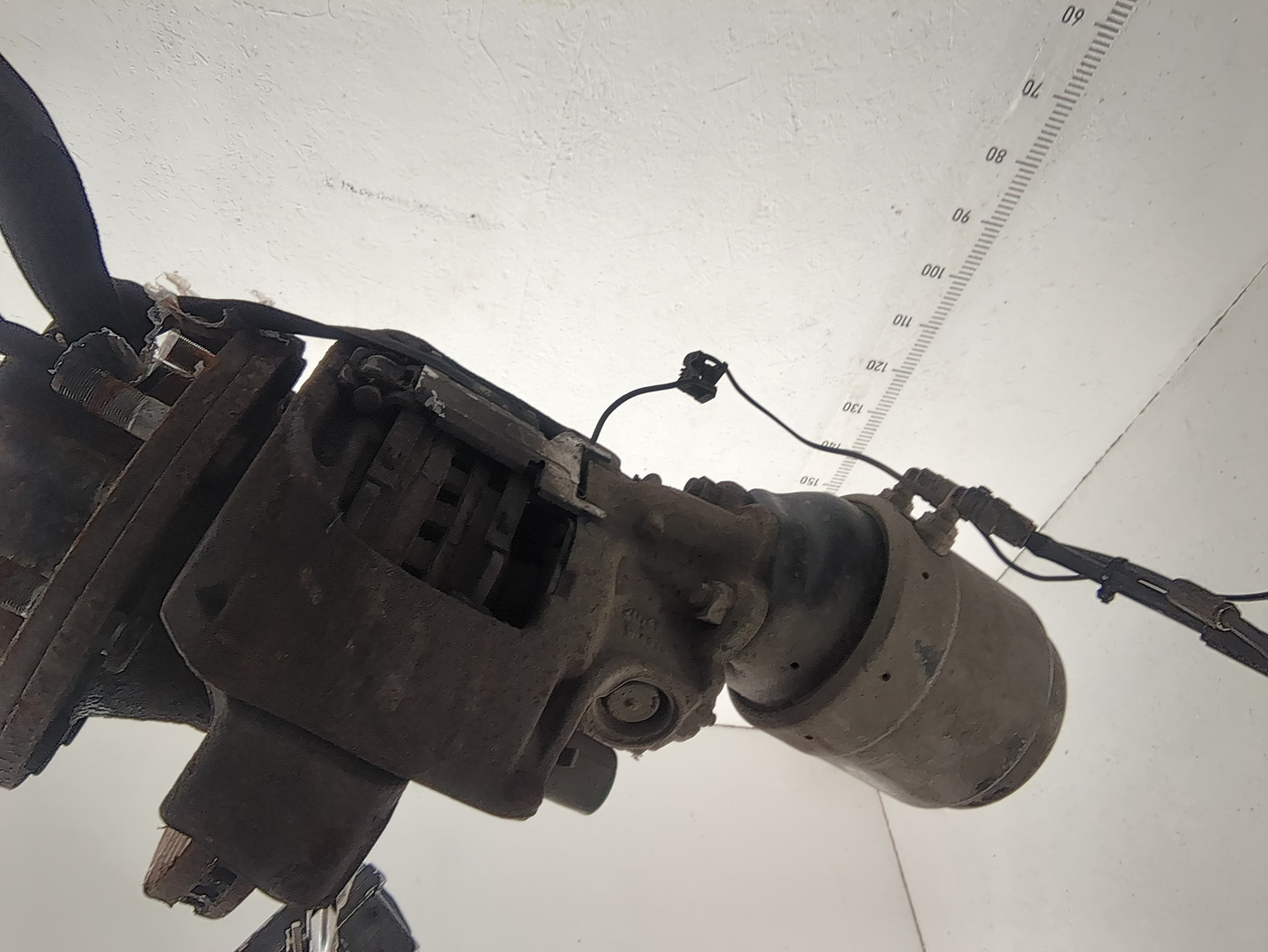 Кулак поворотный задний левый