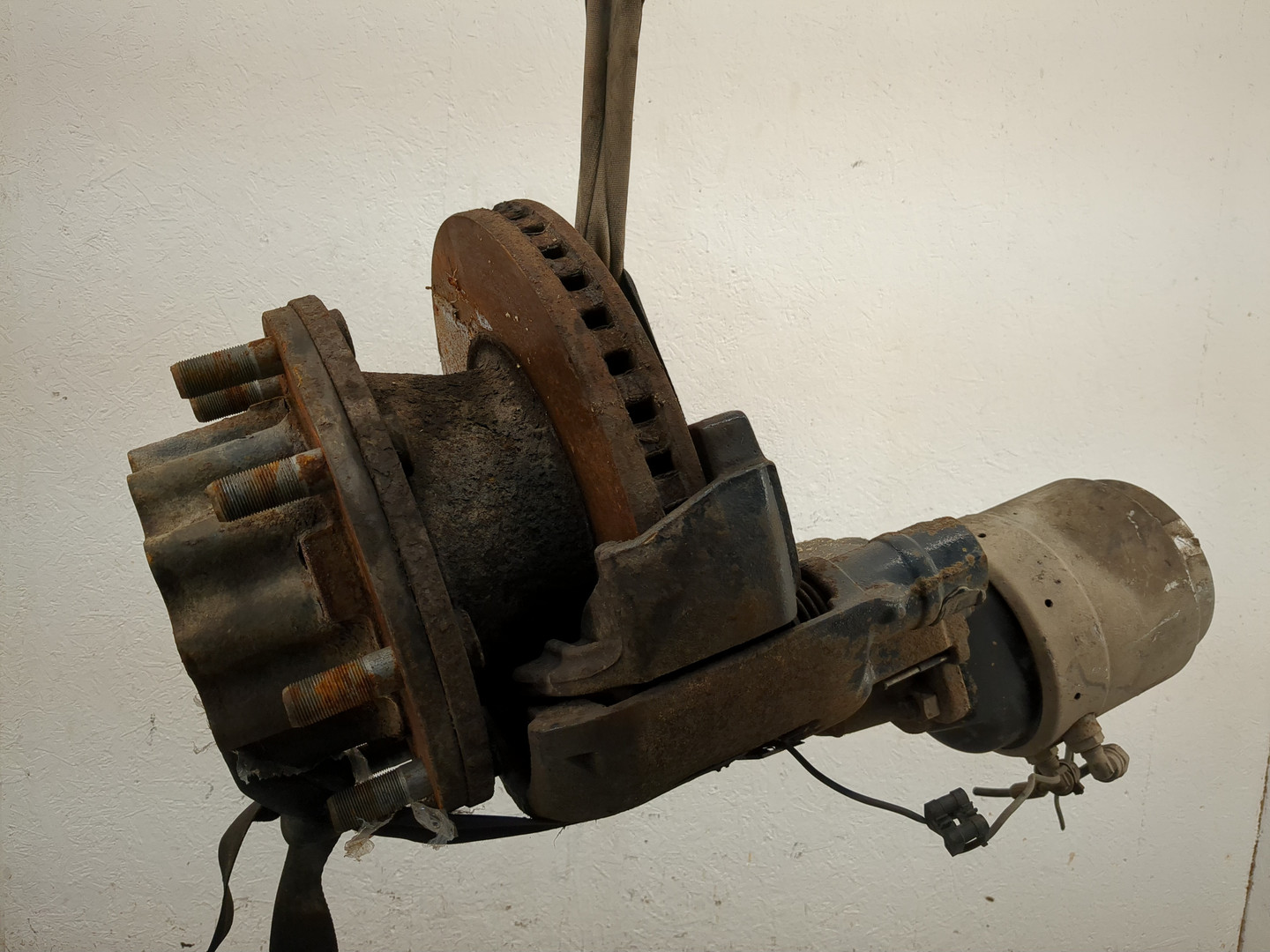 Кулак поворотный задний левый