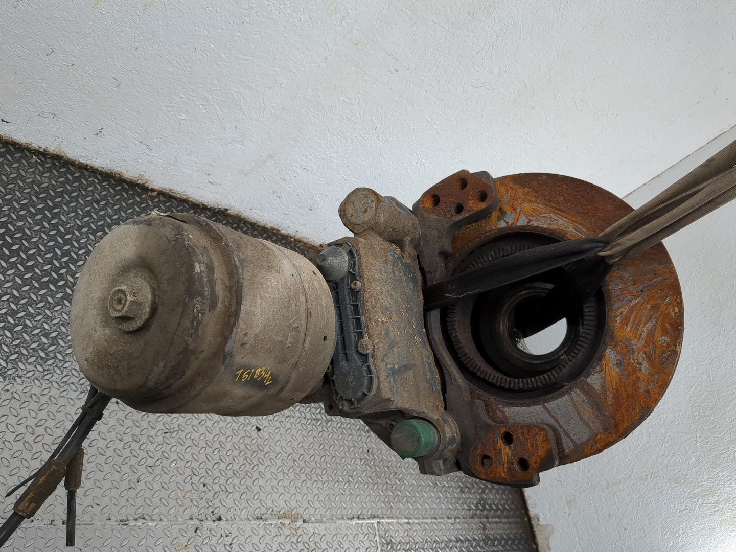 Кулак поворотный задний левый