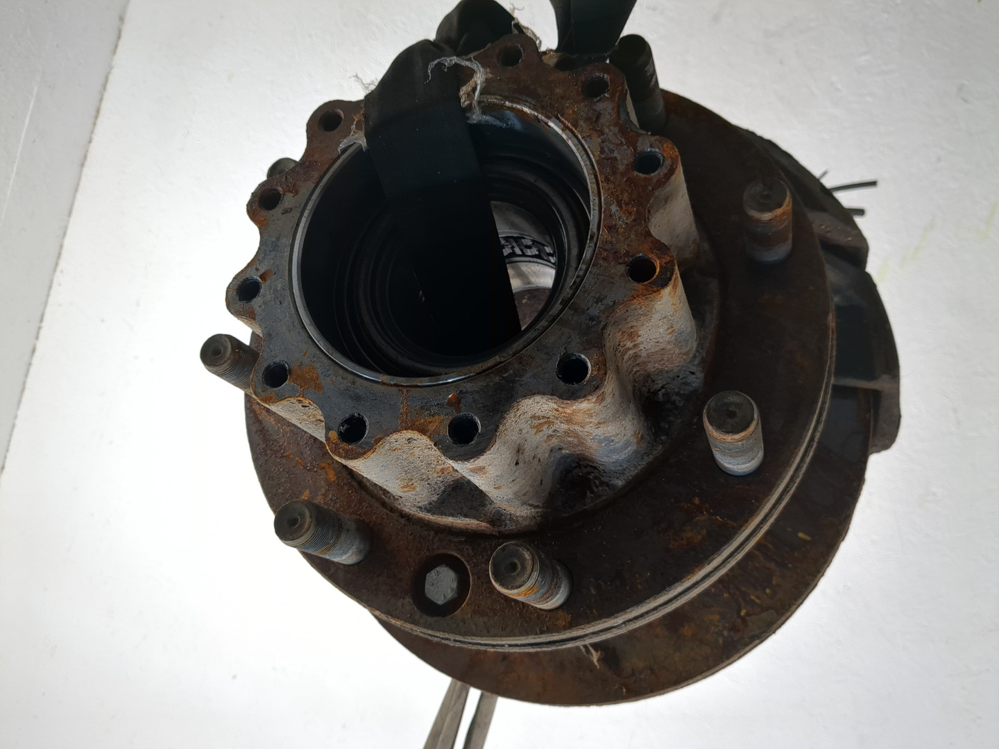 Кулак поворотный задний левый