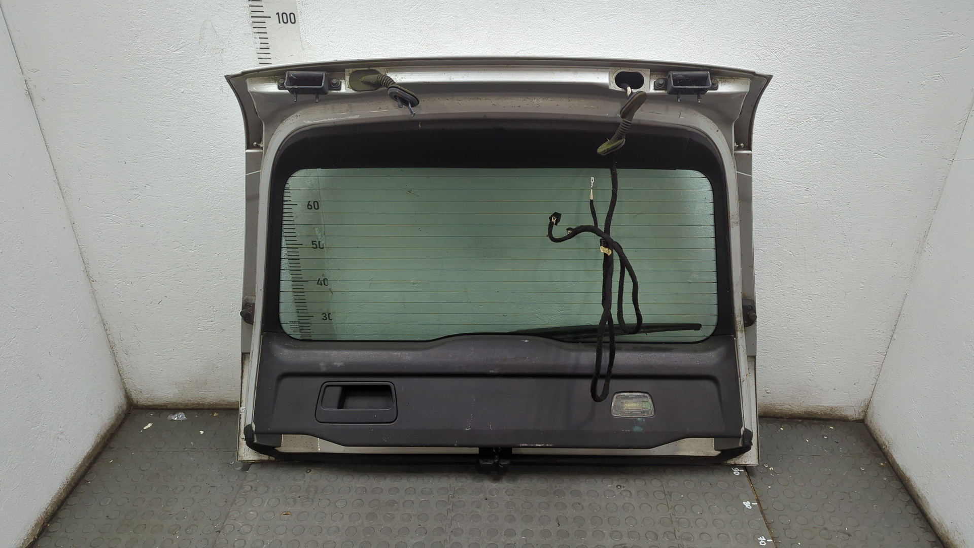 Дверь багажника