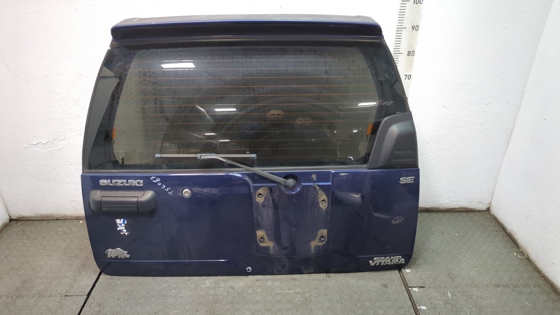 Дверь багажника