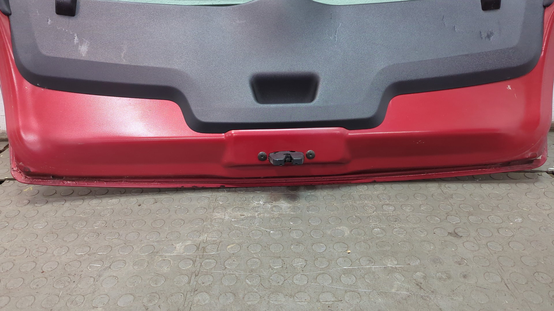 Дверь багажника