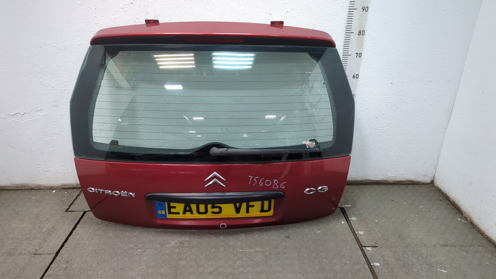 Дверь багажника