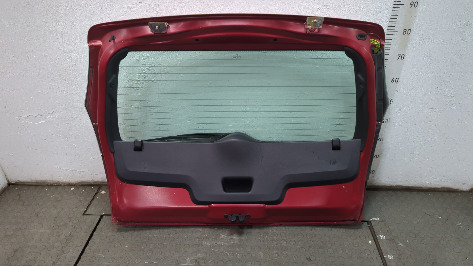 Дверь багажника