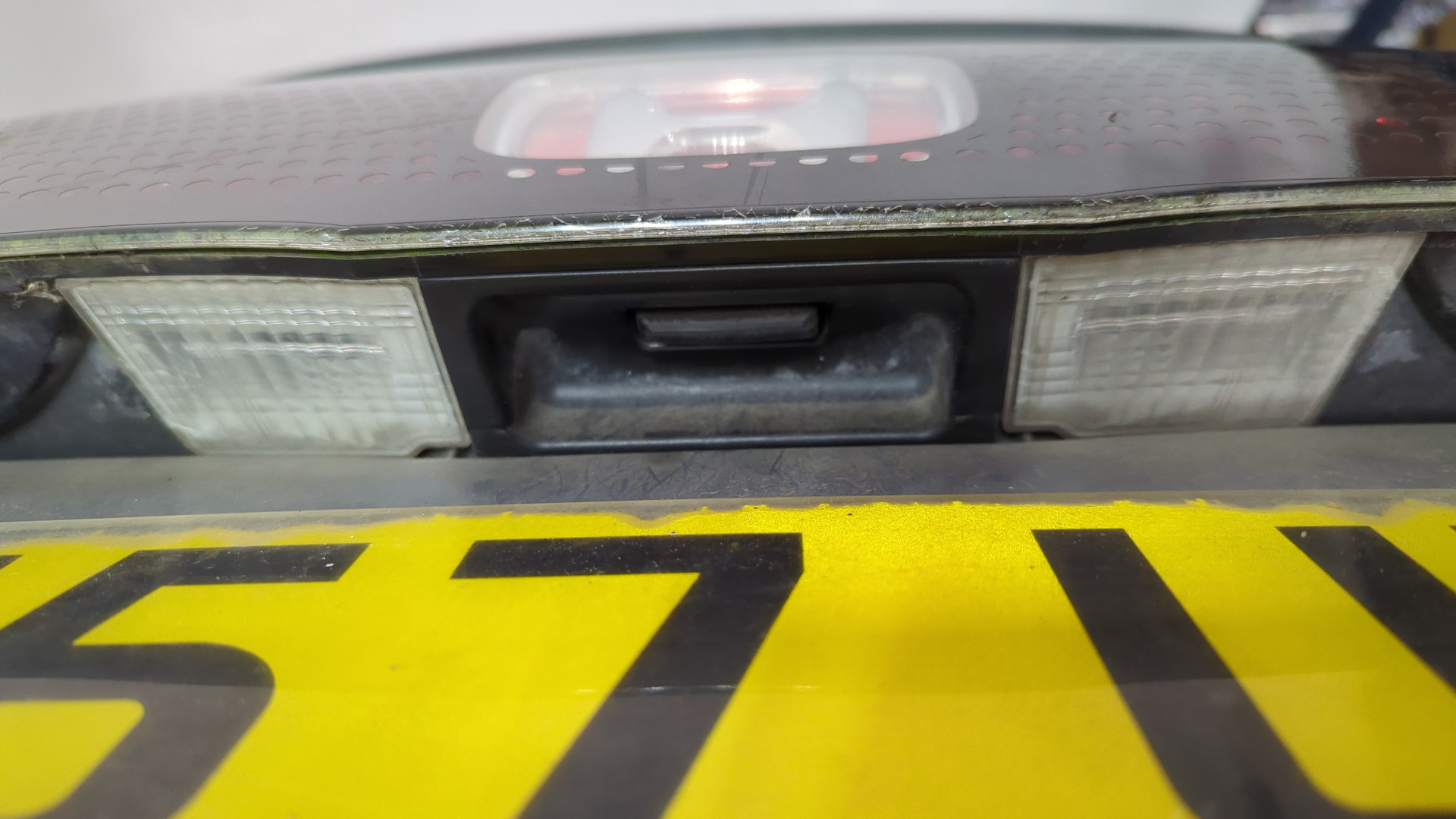 Дверь багажника