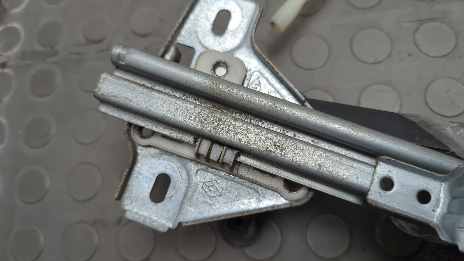 Стеклоподъемник механ. передний правый