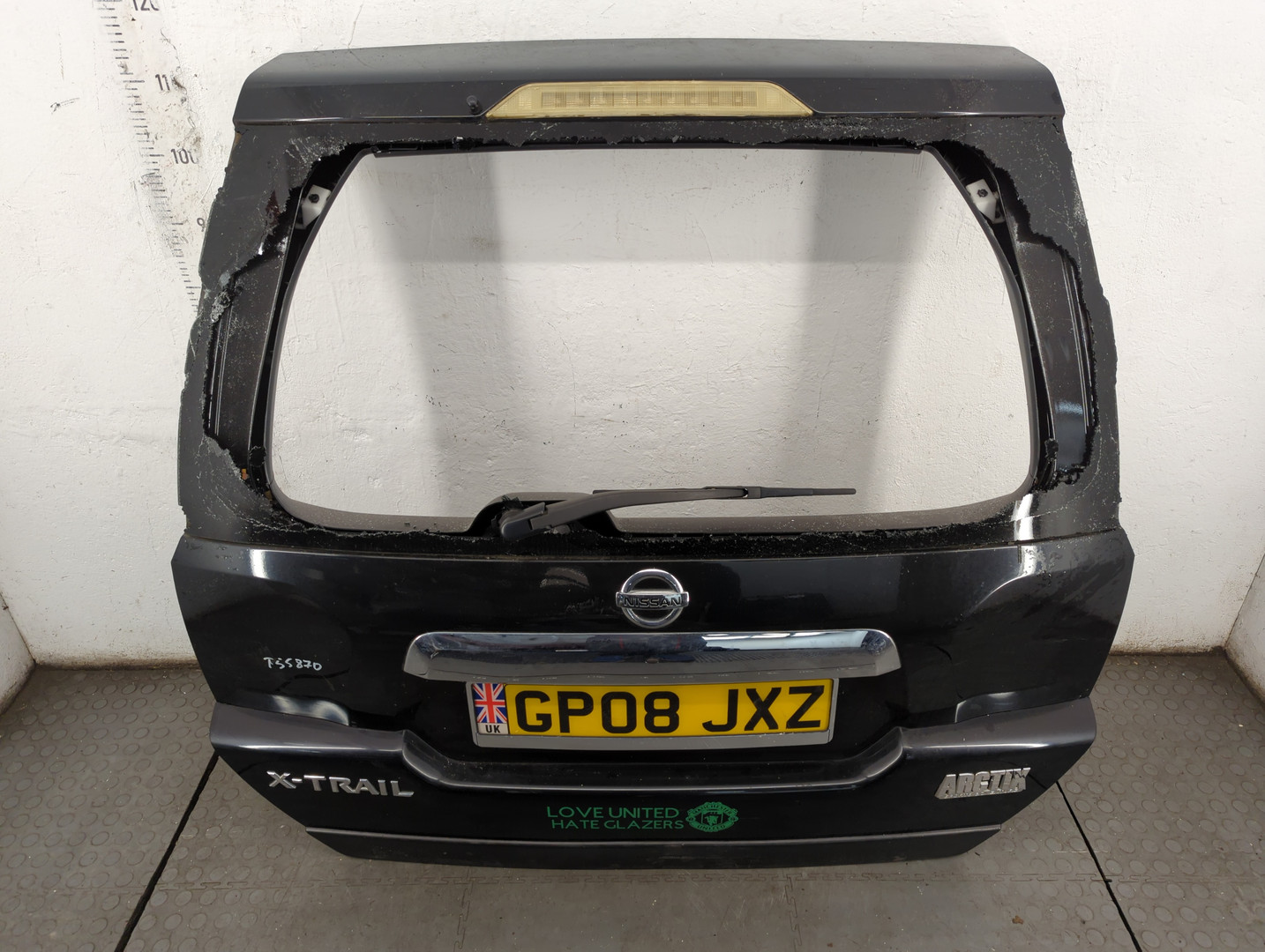 Дверь багажника