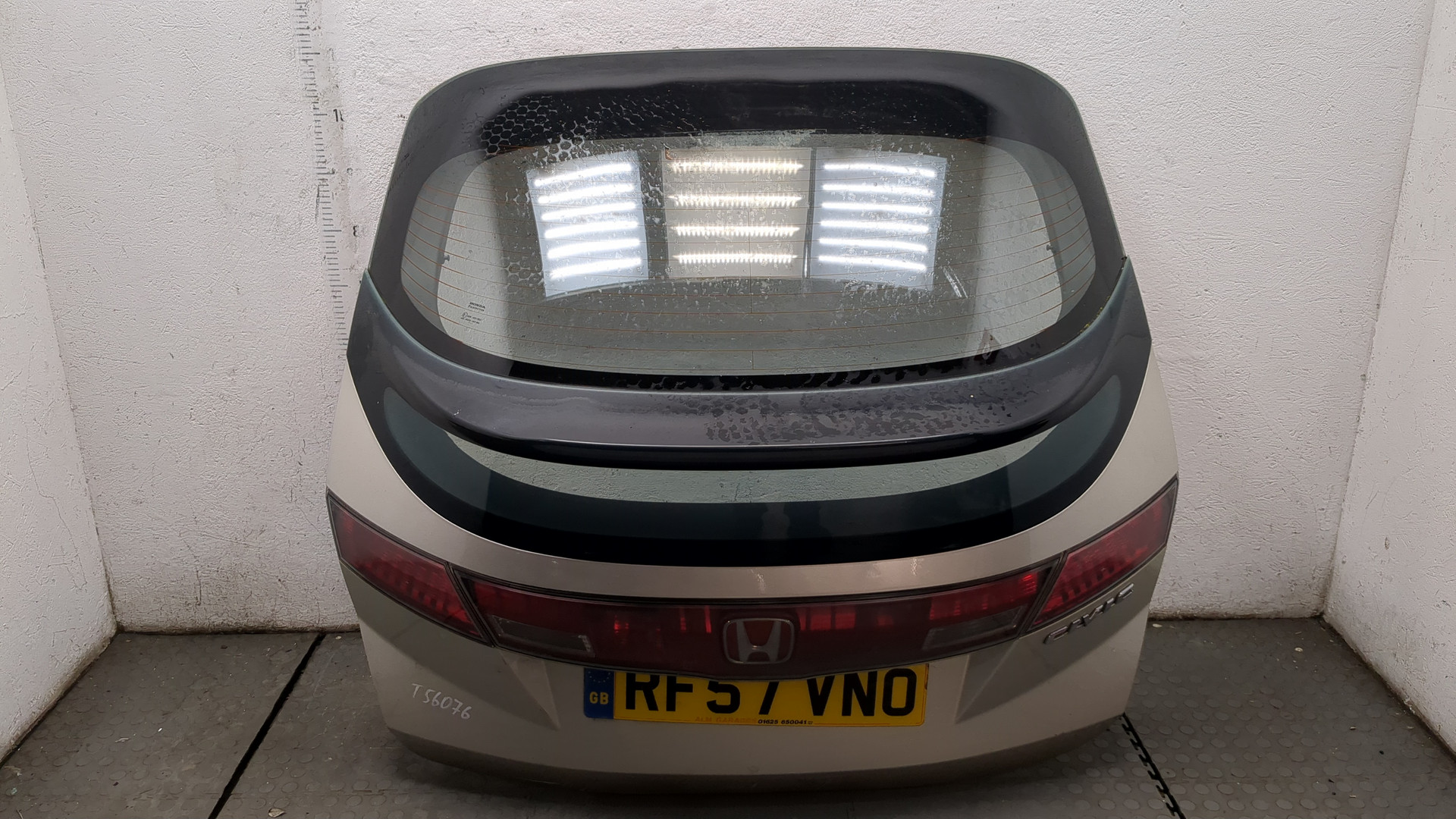 Дверь багажника