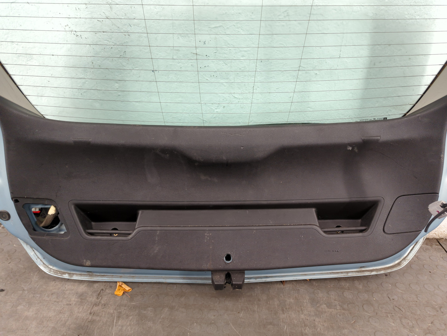 Дверь багажника