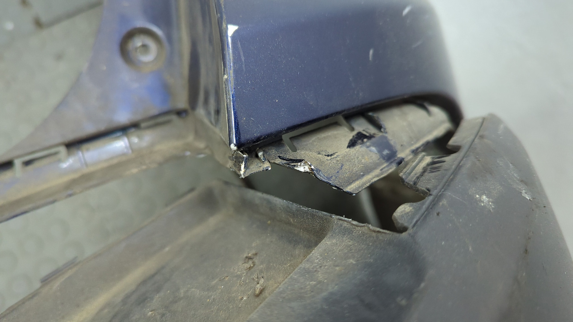 Бампер задний