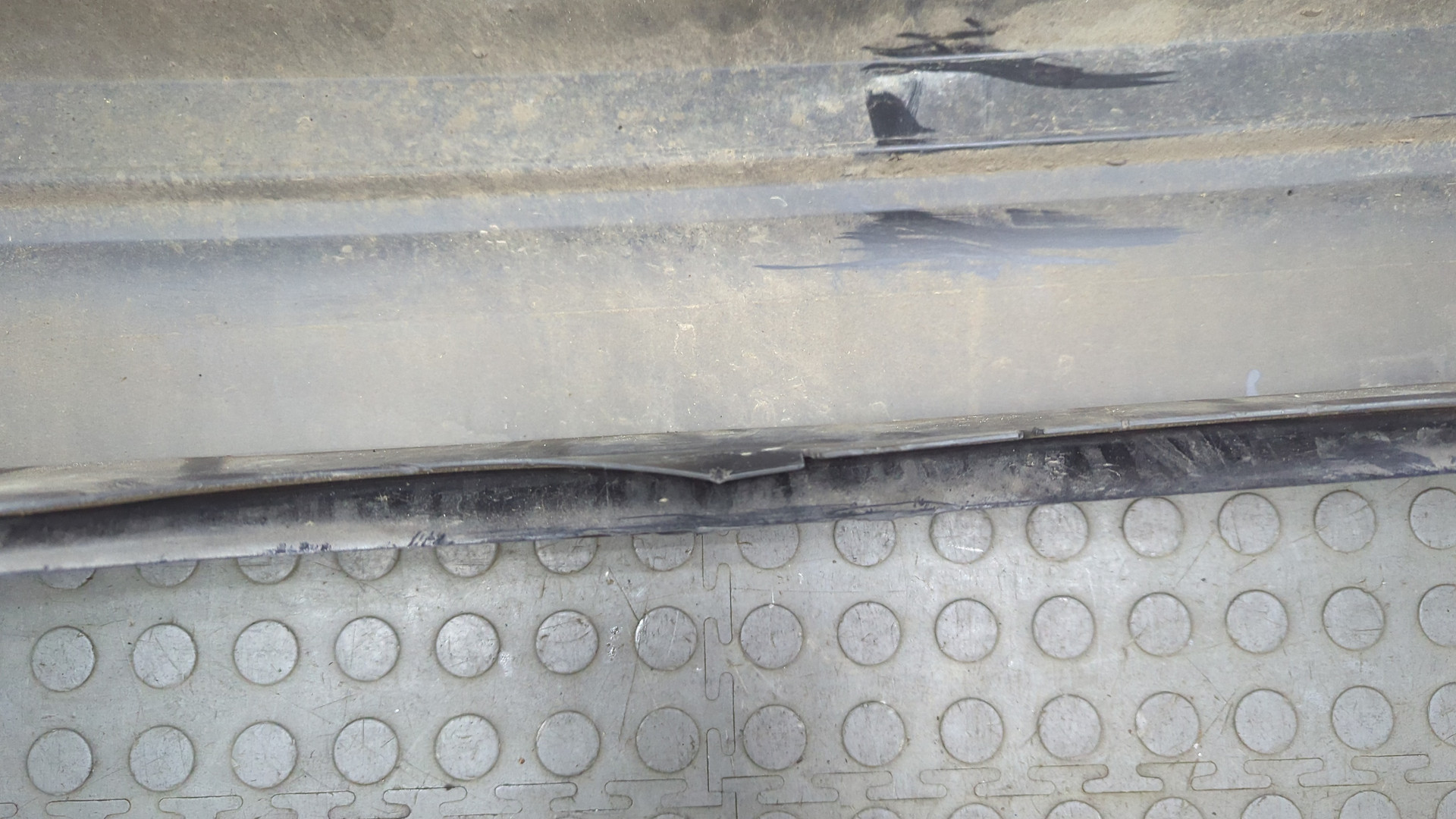 Бампер задний