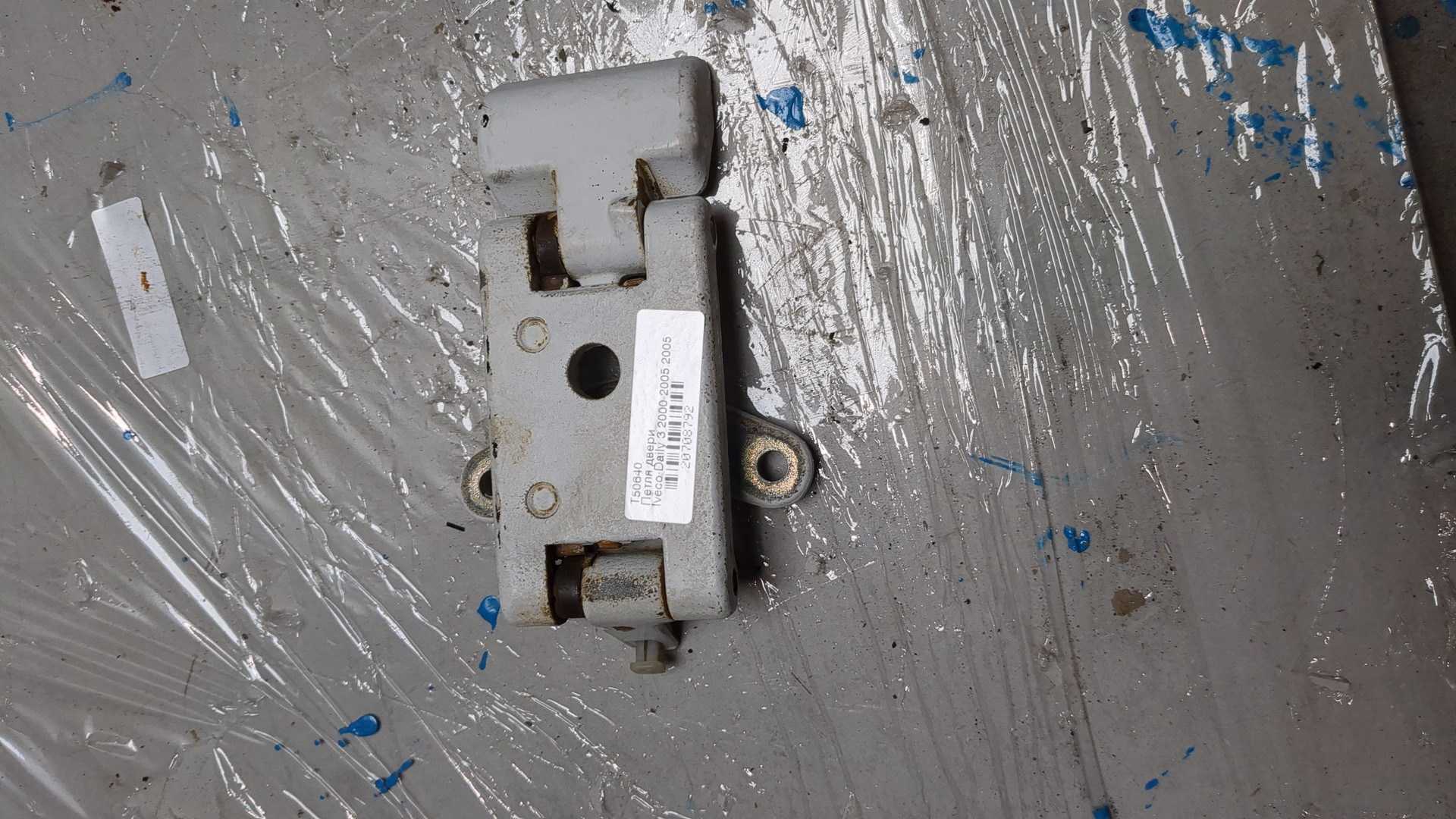 Петля двери