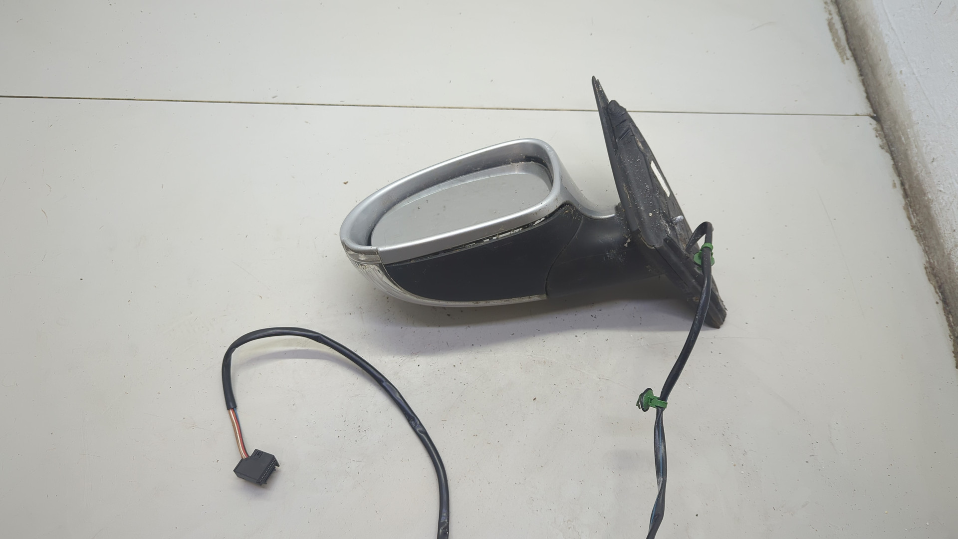 Зеркало левое электрическое