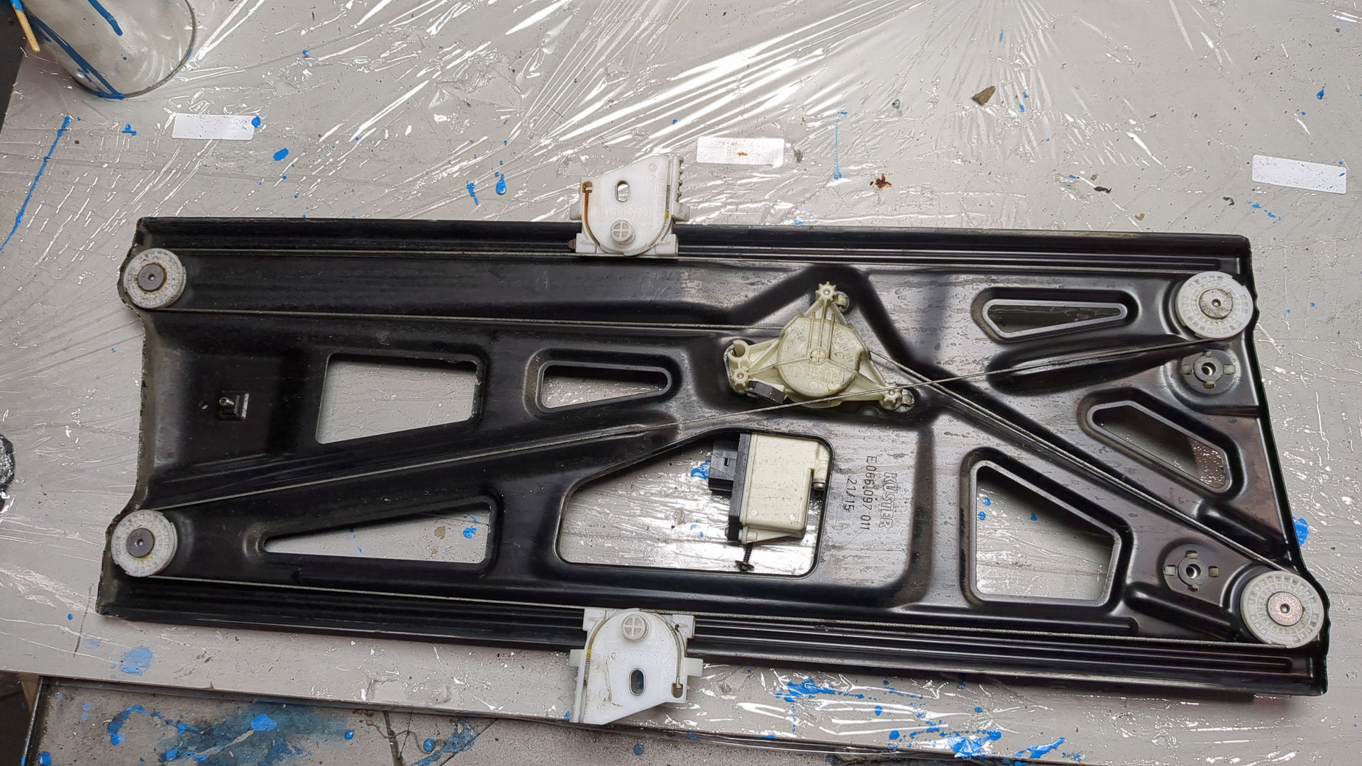 Стеклоподъемник электр. передний левый