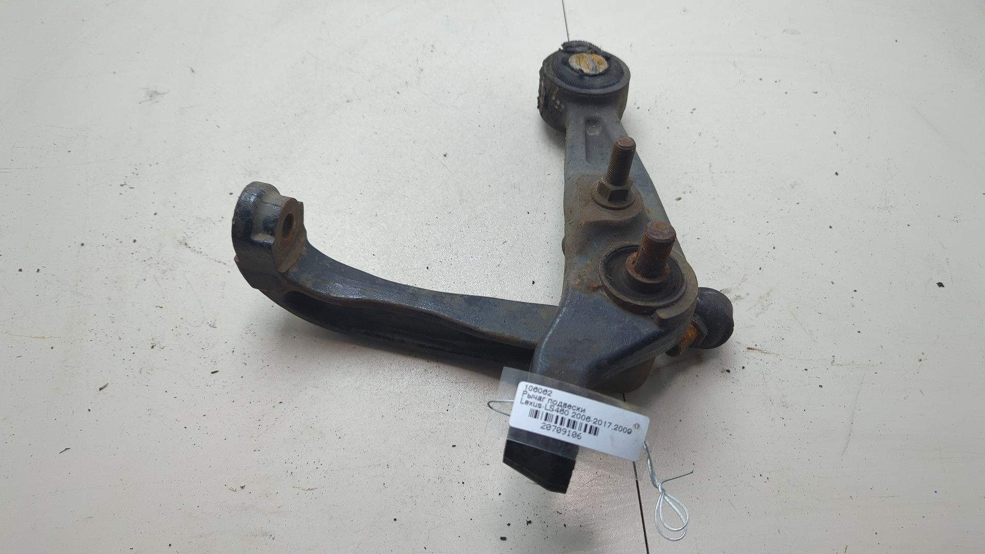 Рычаг передний левый