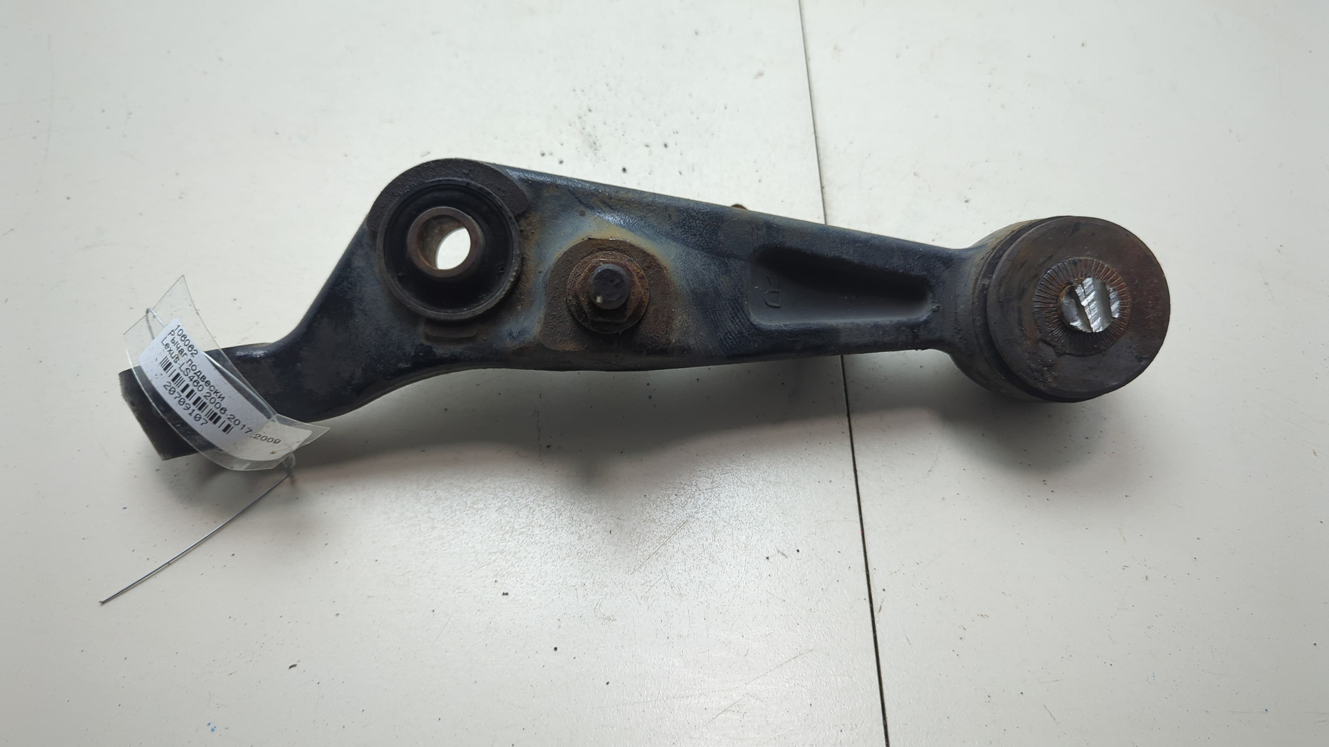 Рычаг передний правый