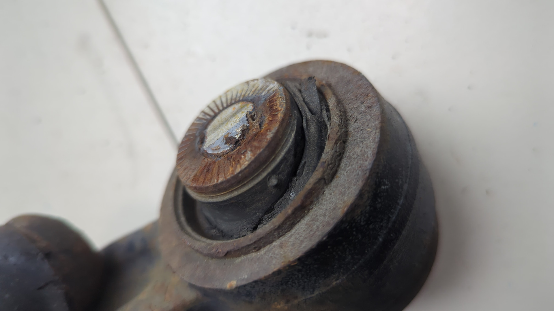 Рычаг передний правый