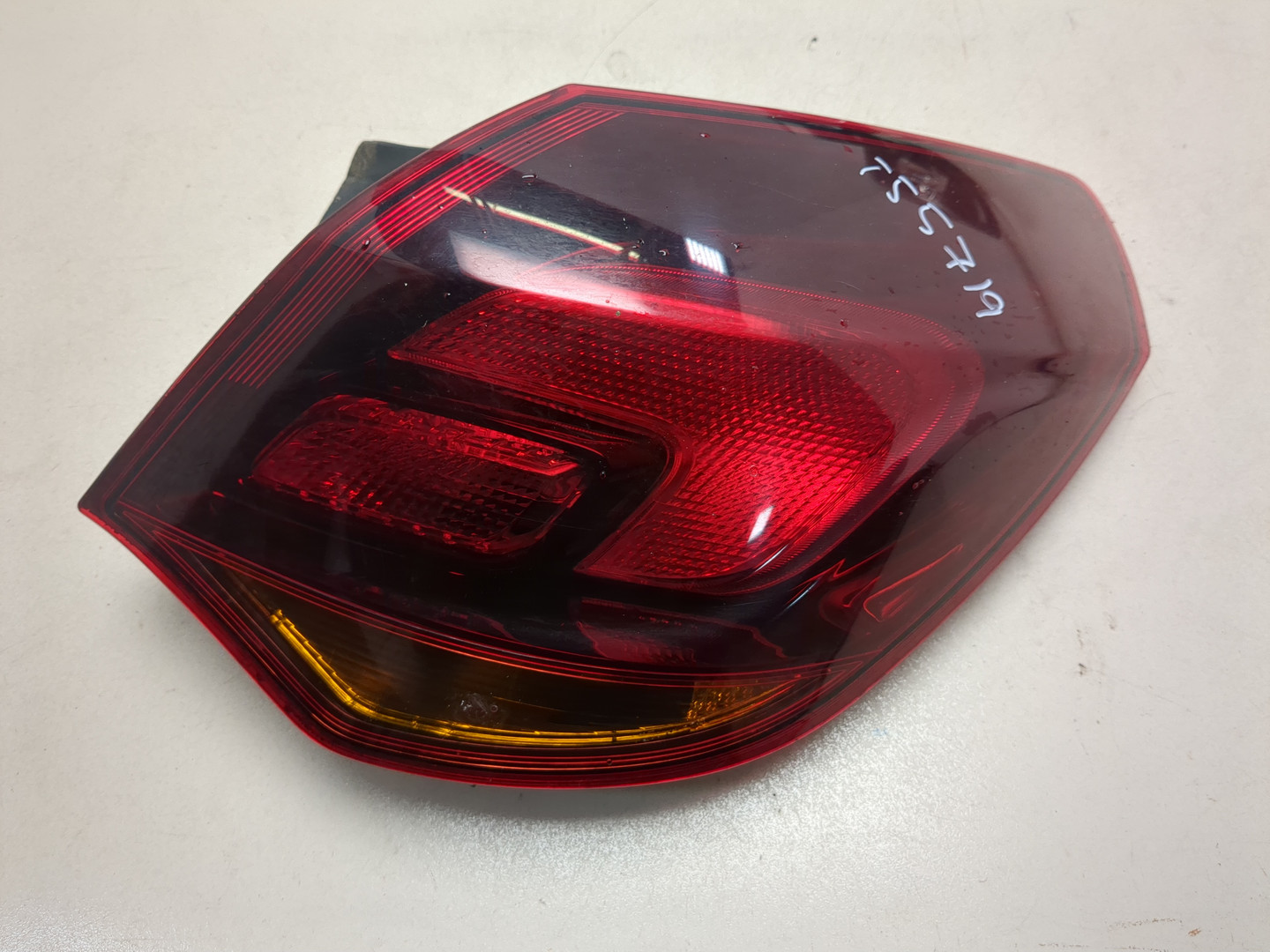 Фонарь задний правый