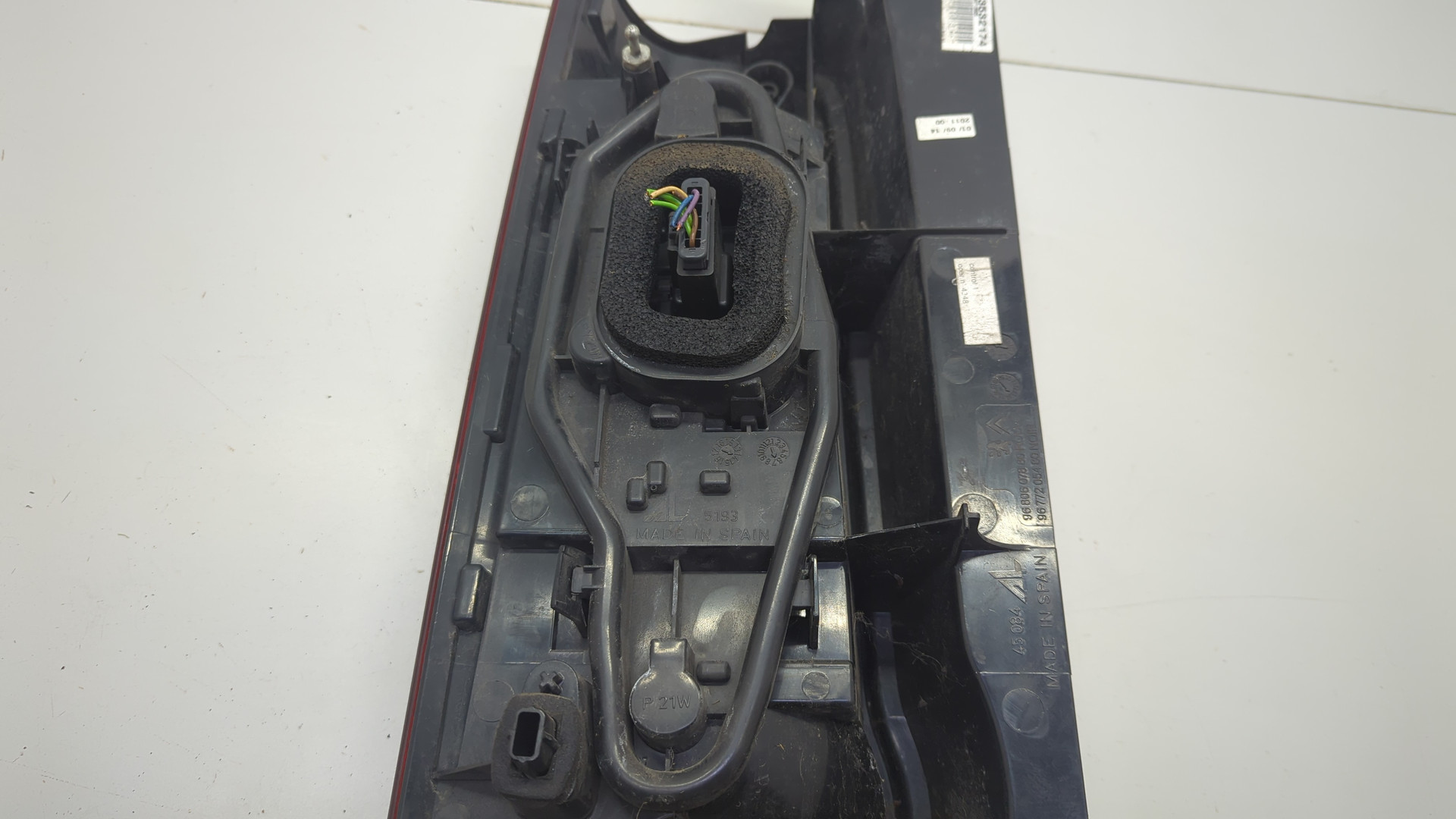 Фонарь задний правый