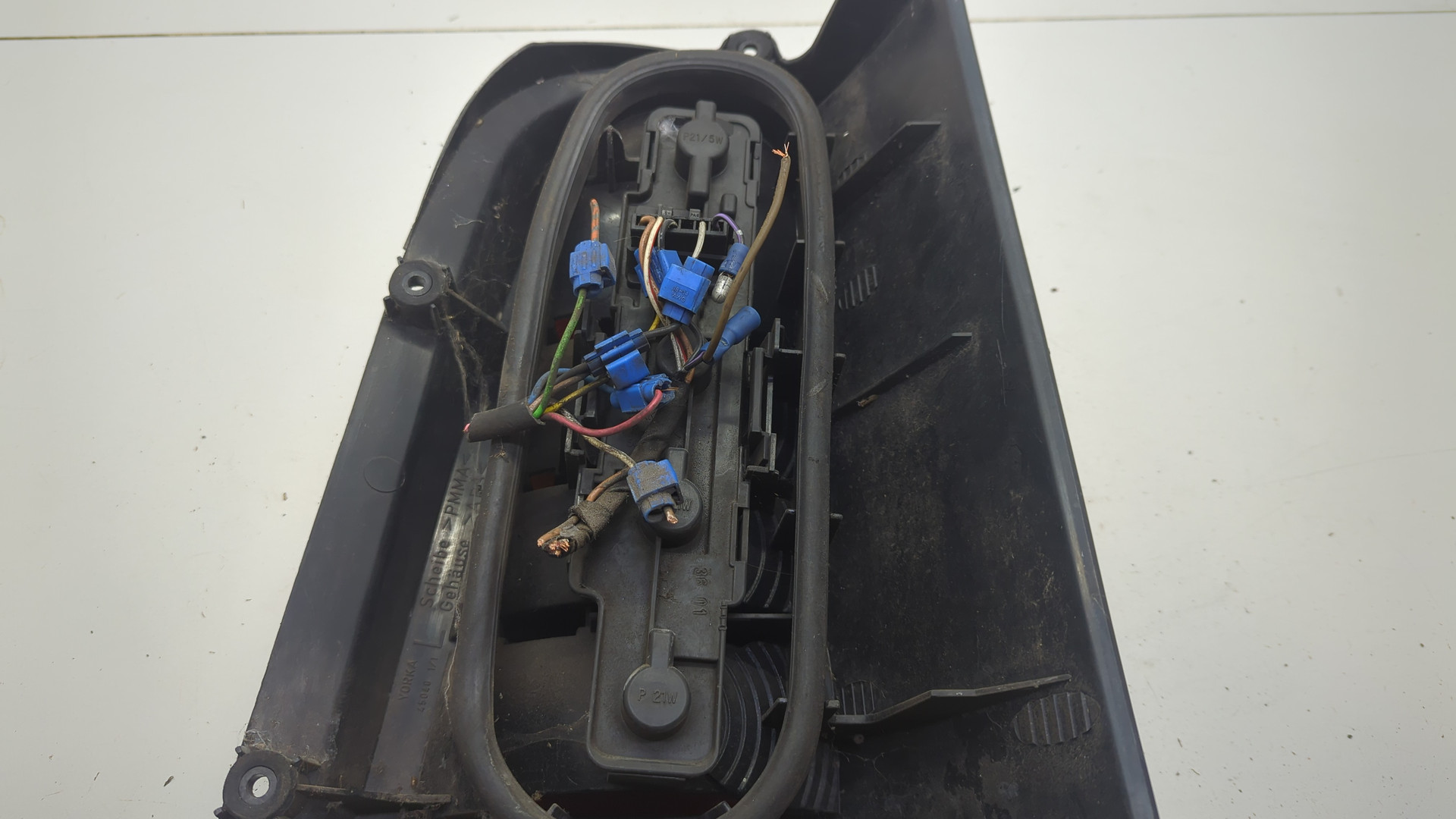 Фонарь задний левый