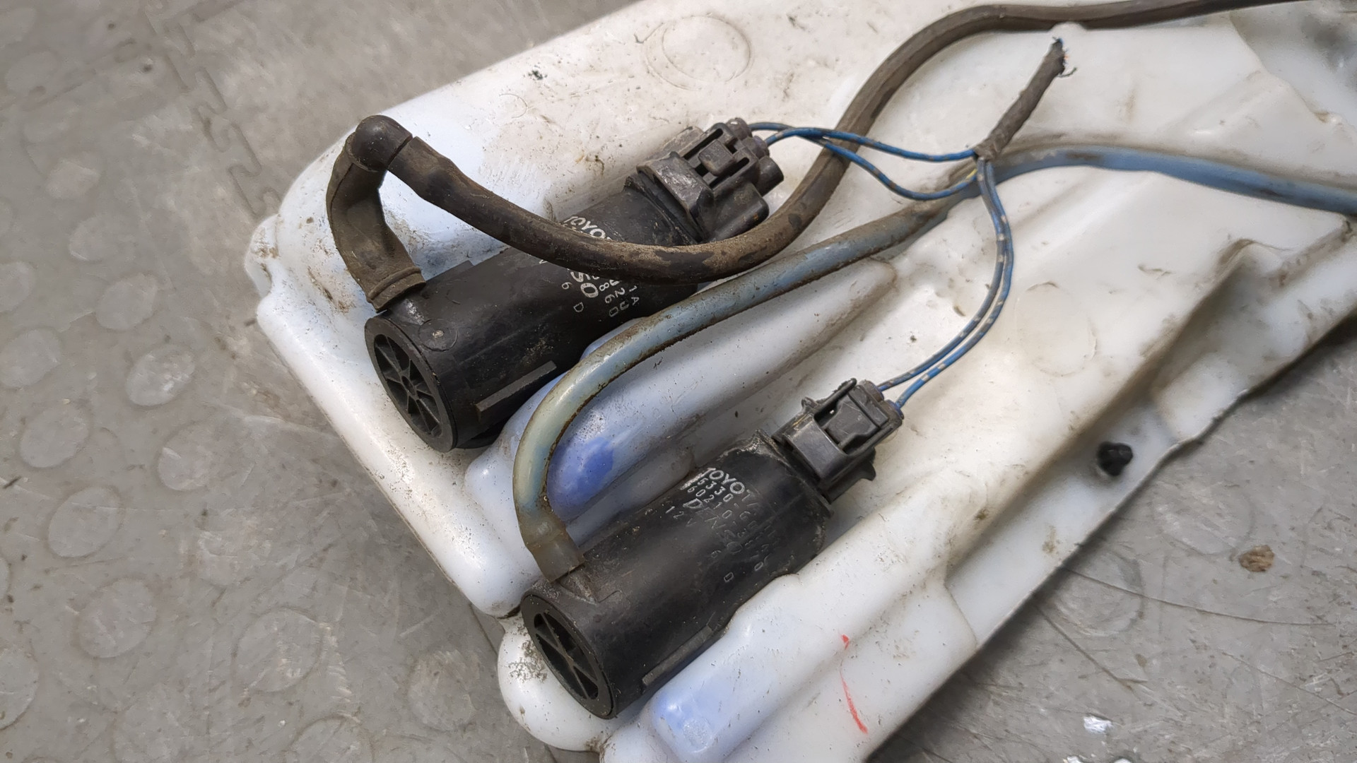 Бачок омывателя лобового стекла