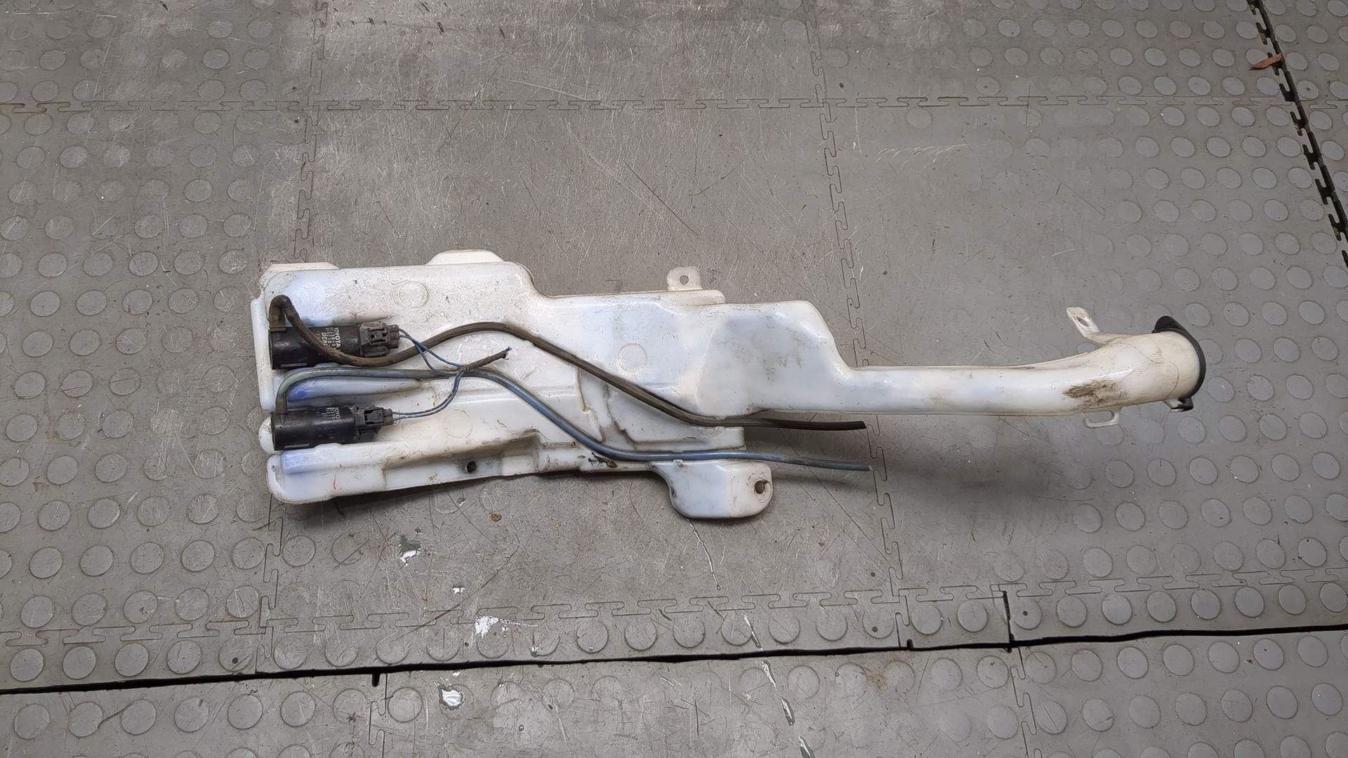 Бачок омывателя лобового стекла