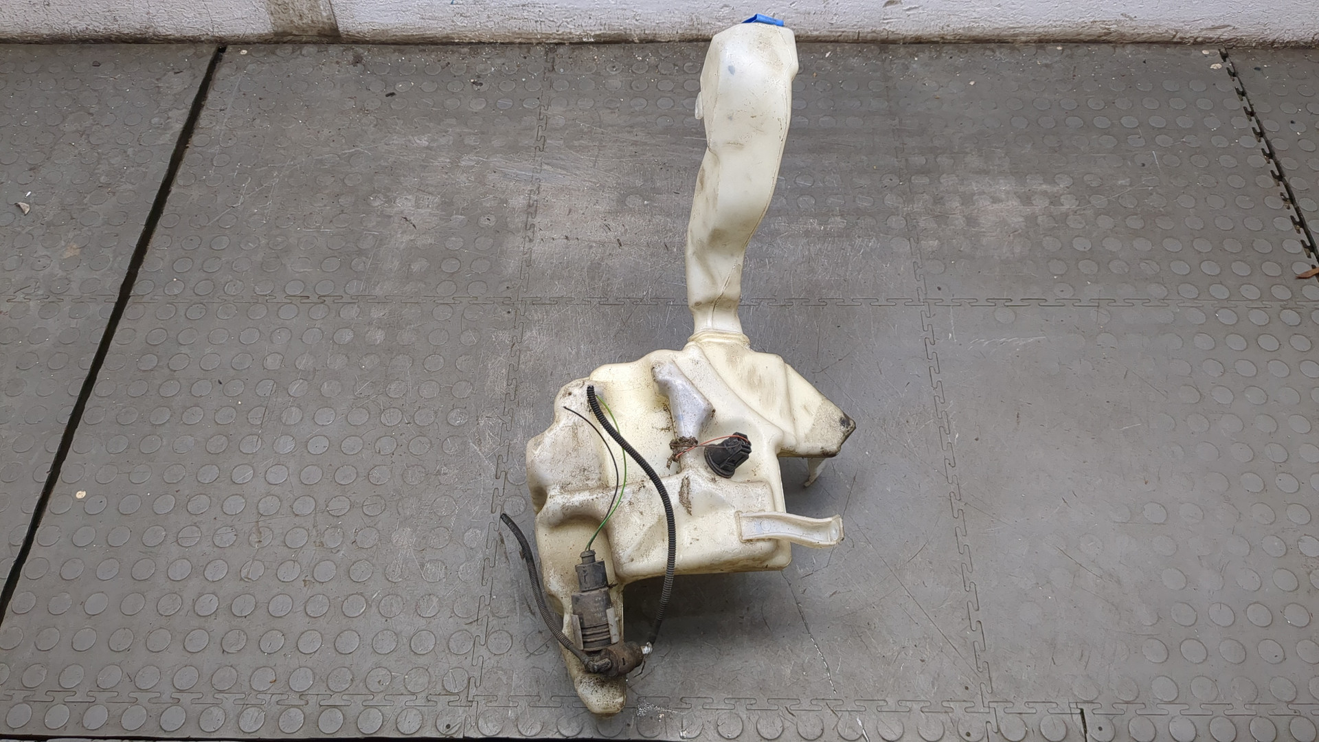 Бачок омывателя лобового стекла