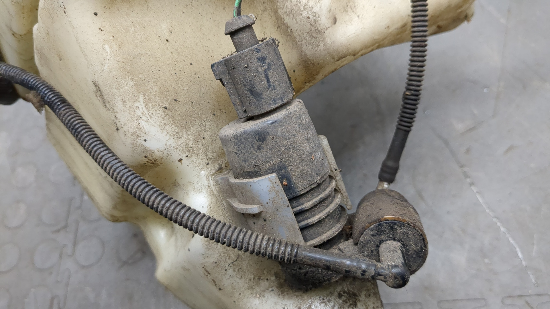 Бачок омывателя лобового стекла