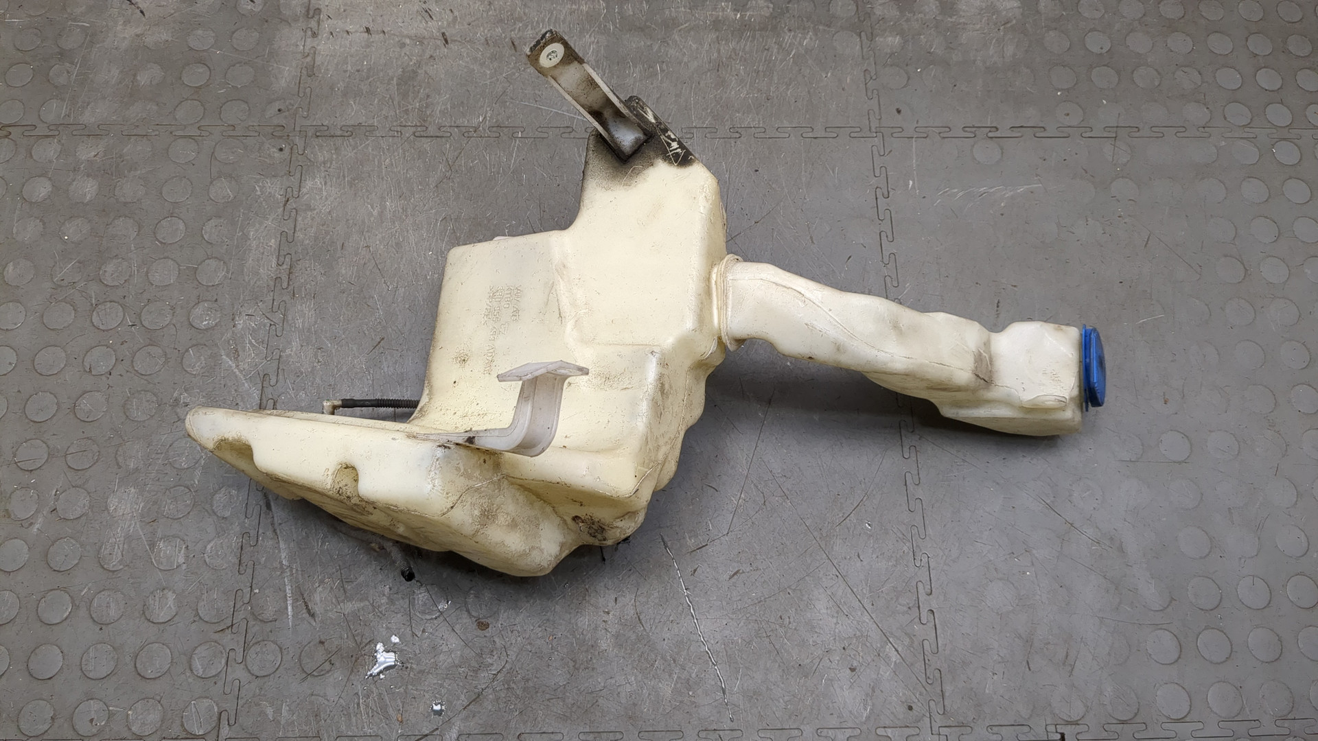 Бачок омывателя лобового стекла