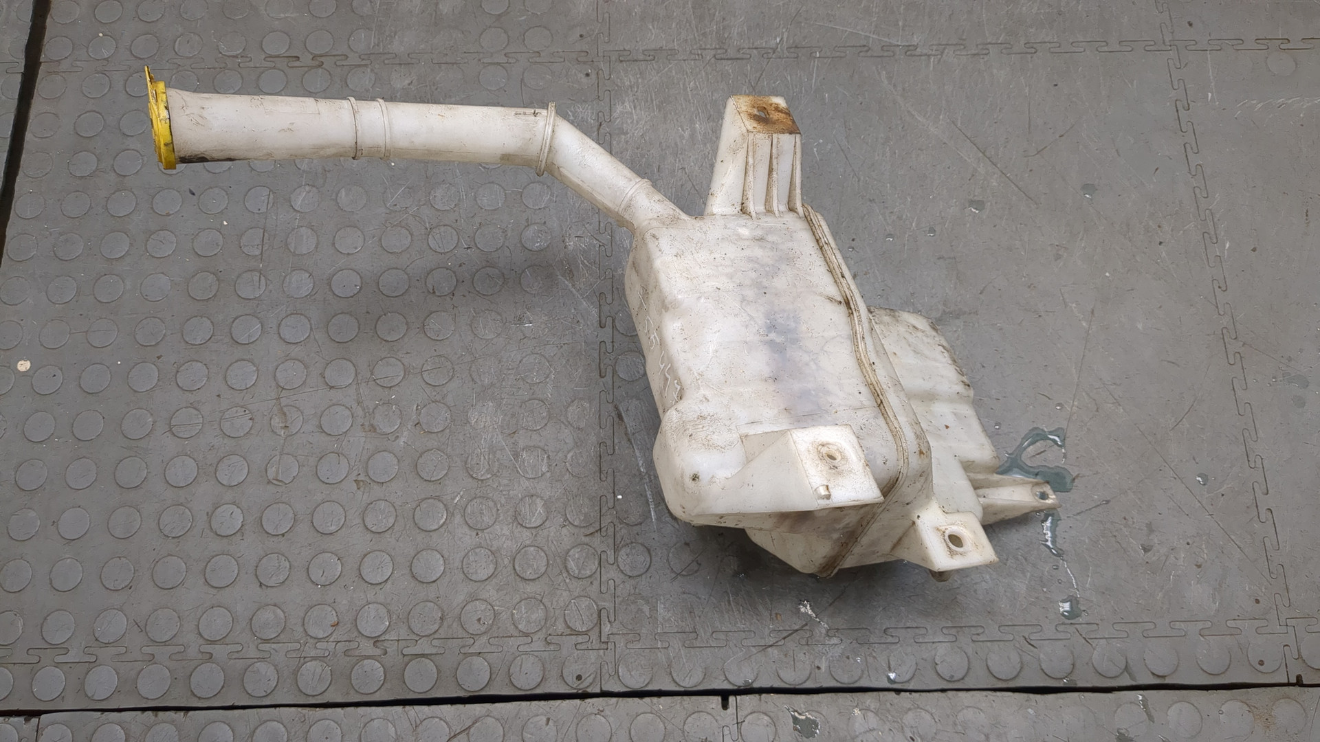 Бачок омывателя лобового стекла