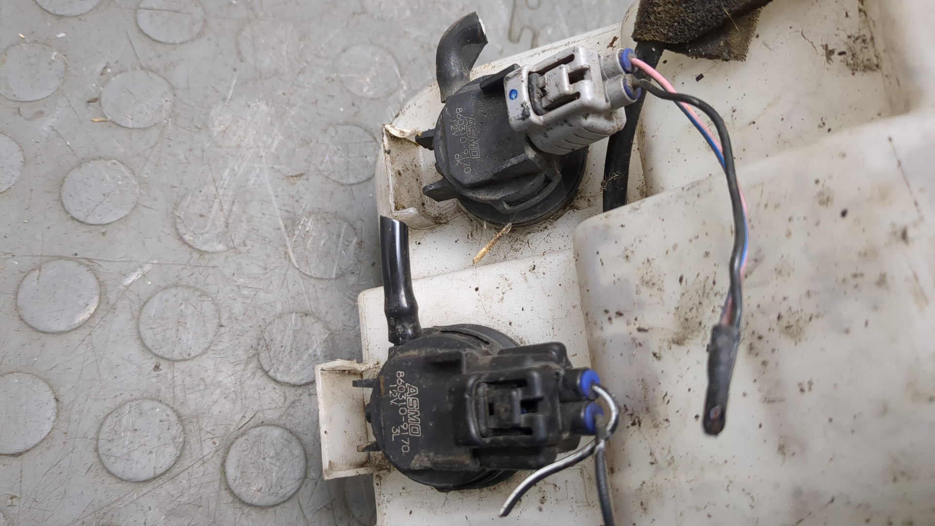 Бачок омывателя лобового стекла