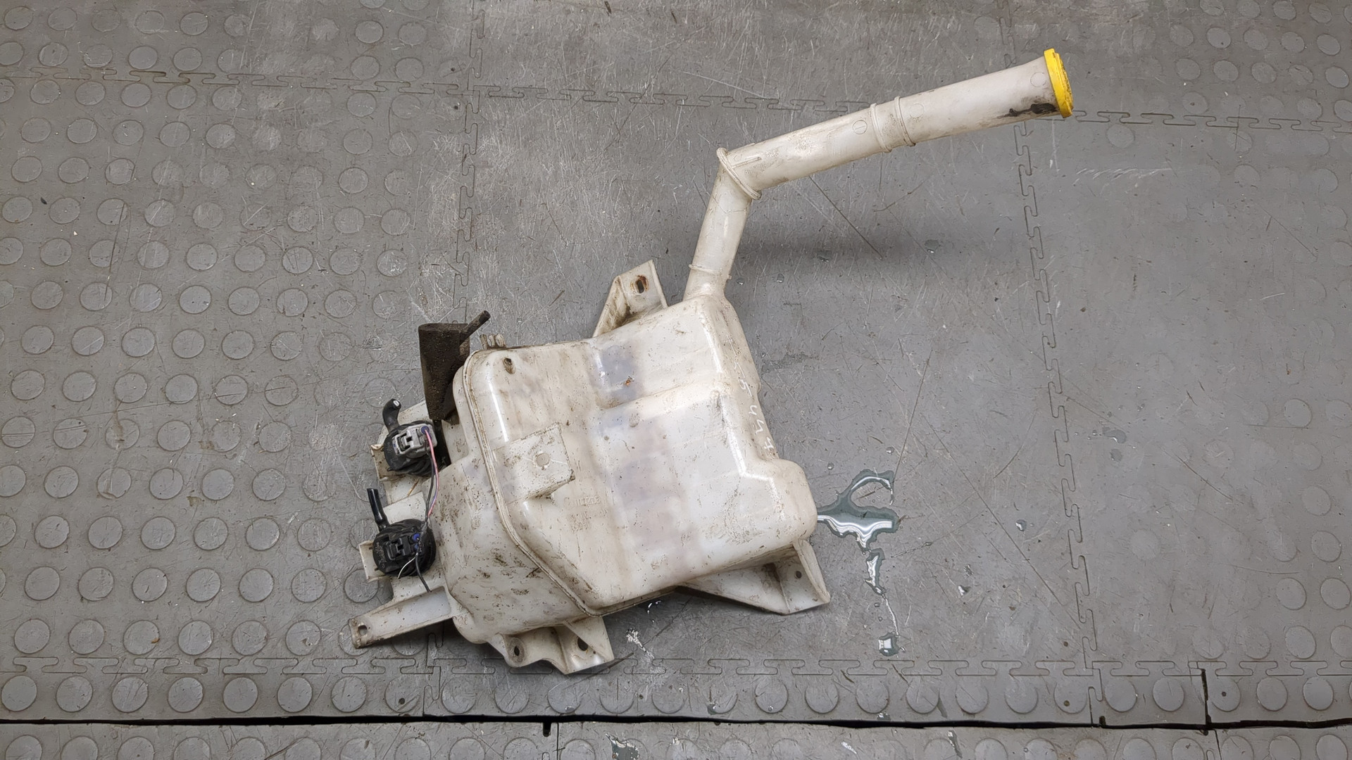 Бачок омывателя лобового стекла