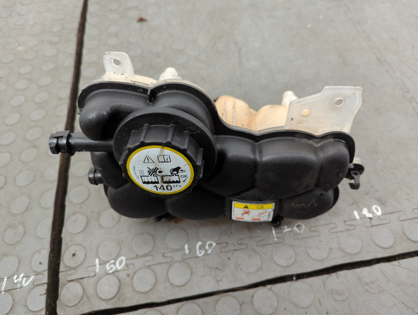 Бачок расширительный