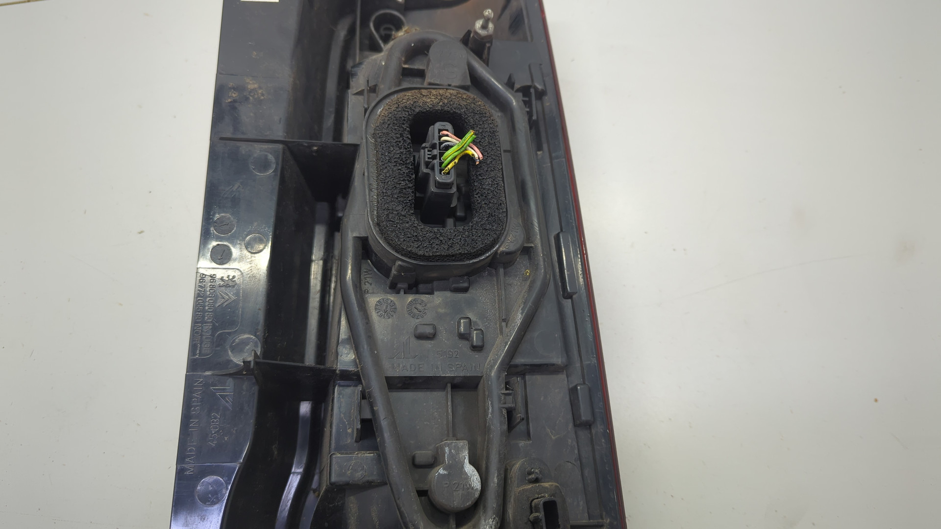 Фонарь задний левый