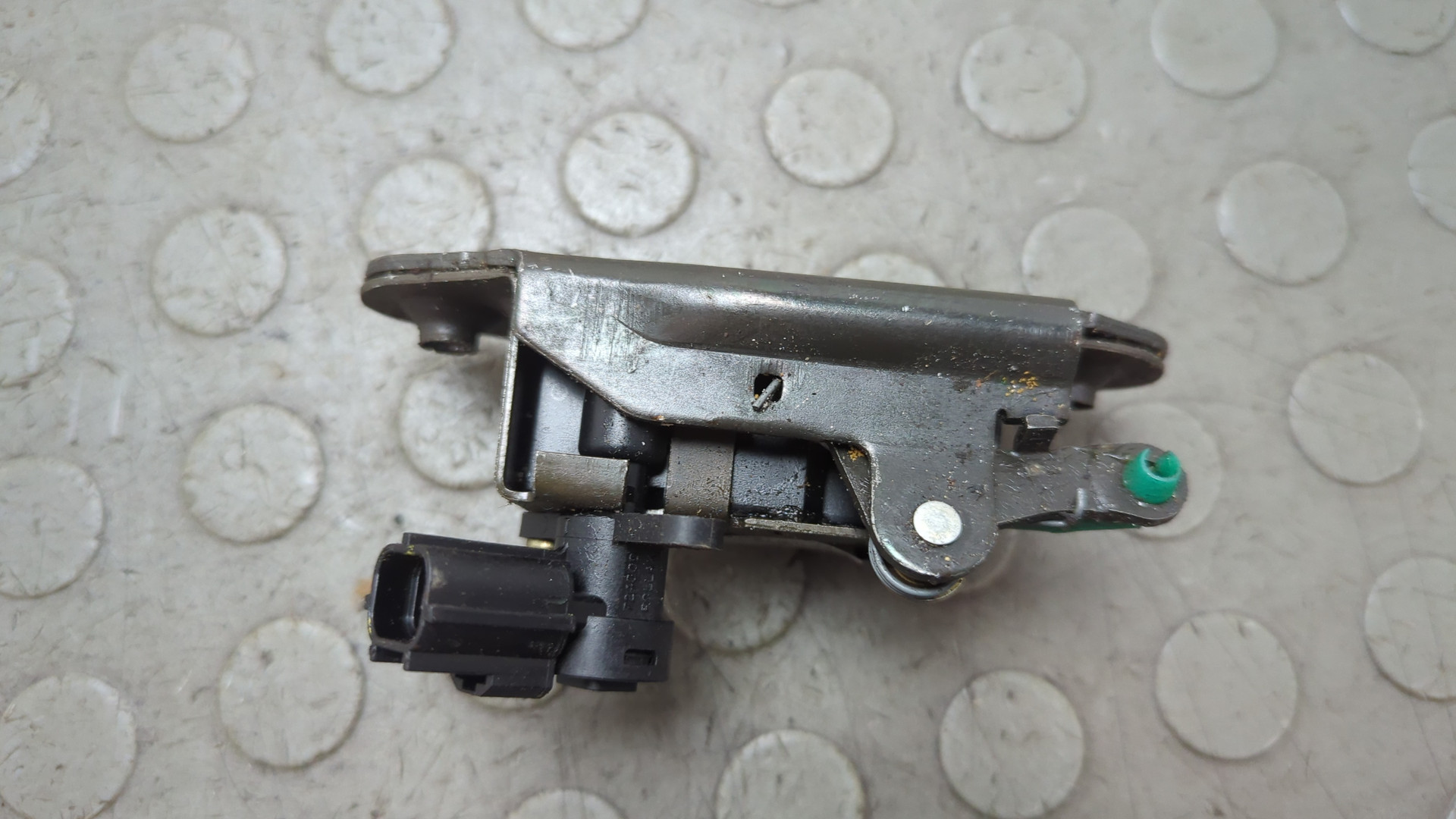 Замок багажника