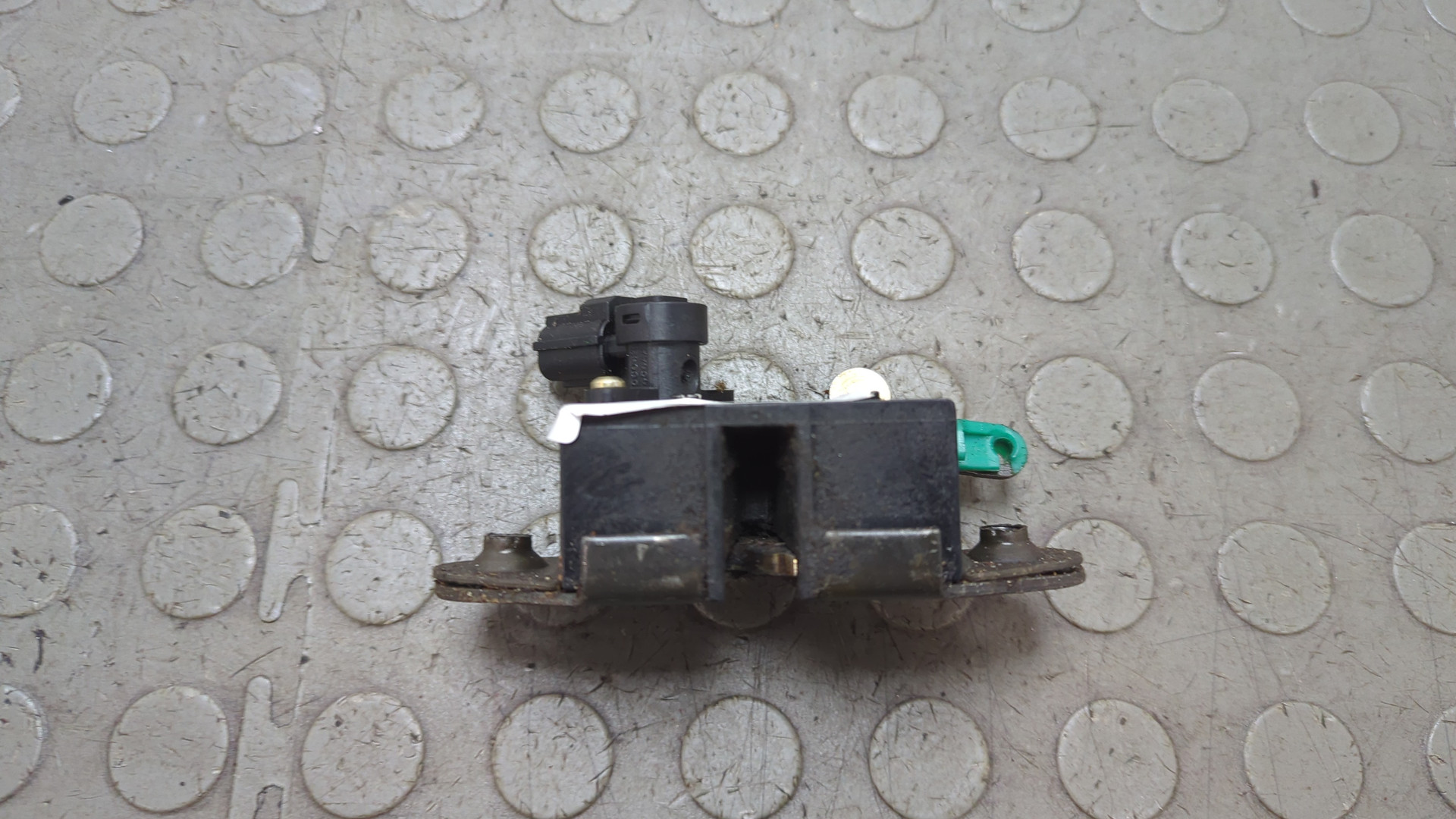 Замок багажника