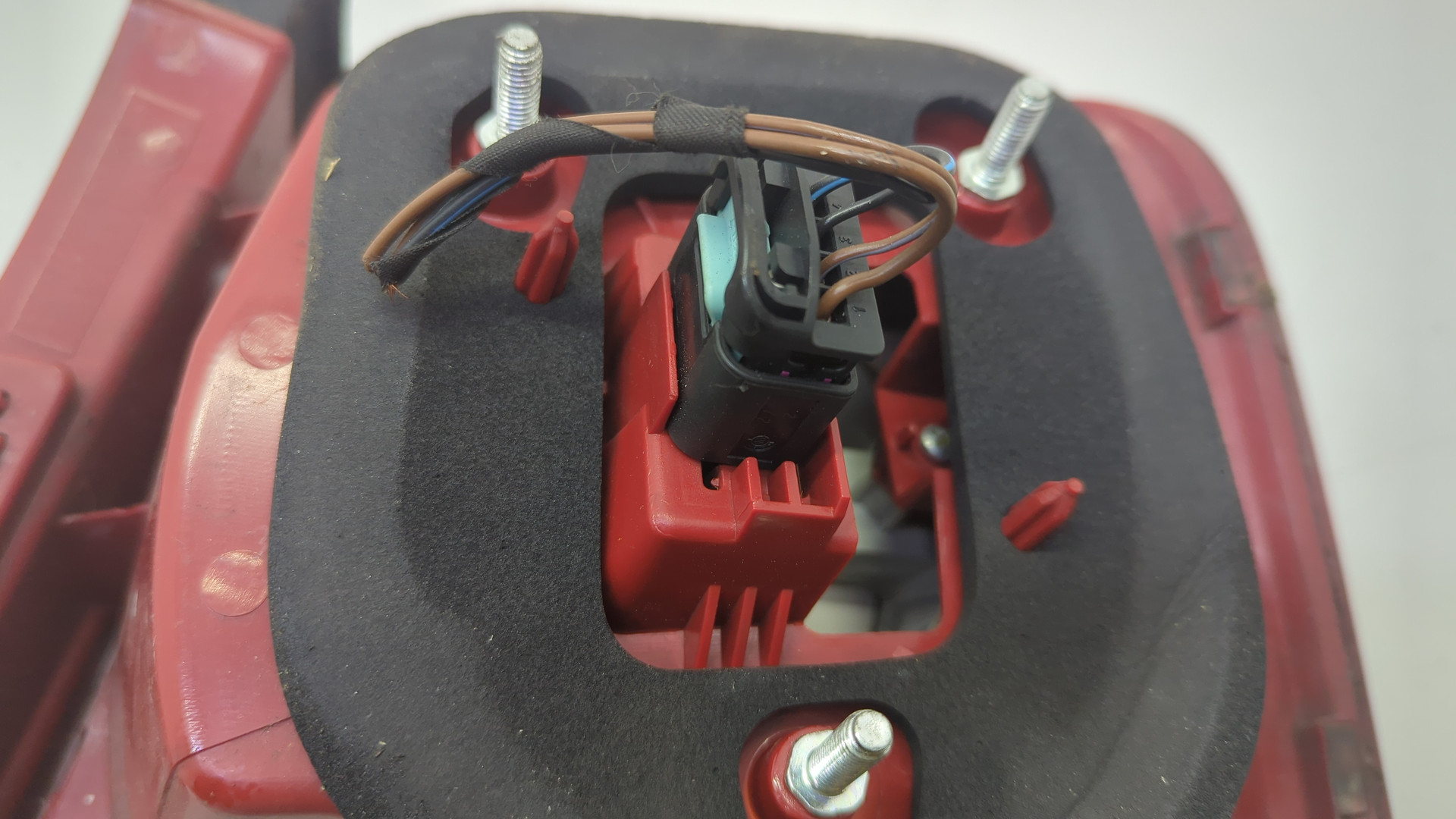 Фонарь задний левый