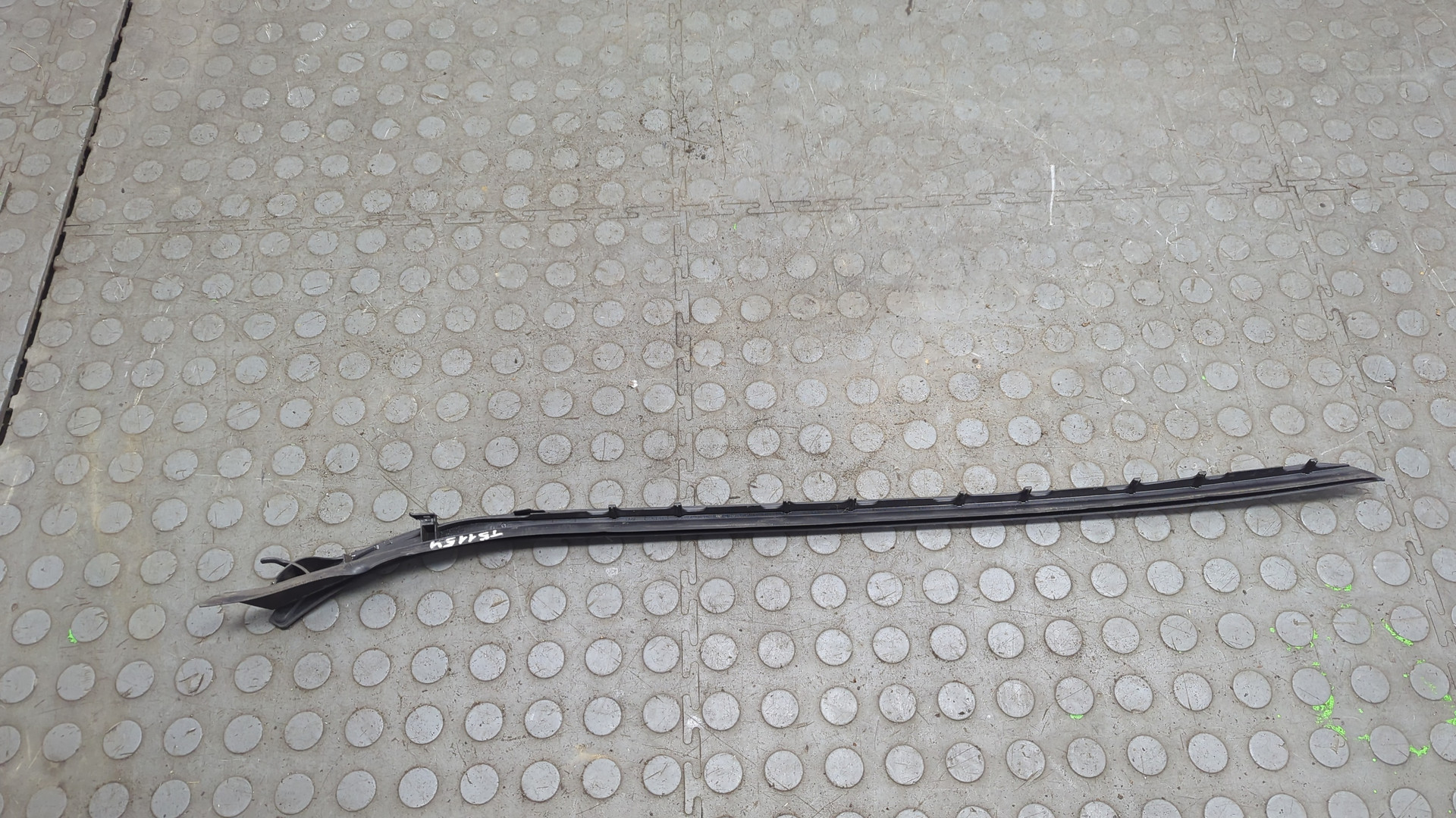 Молдинг лобового стекла