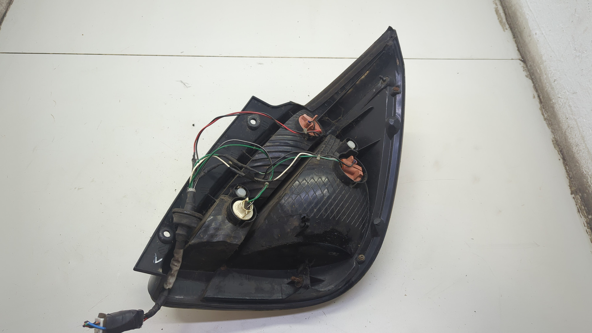 Фонарь задний левый