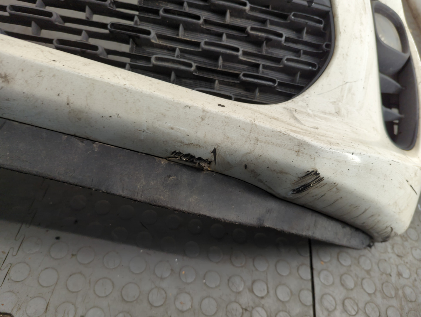 Бампер передний