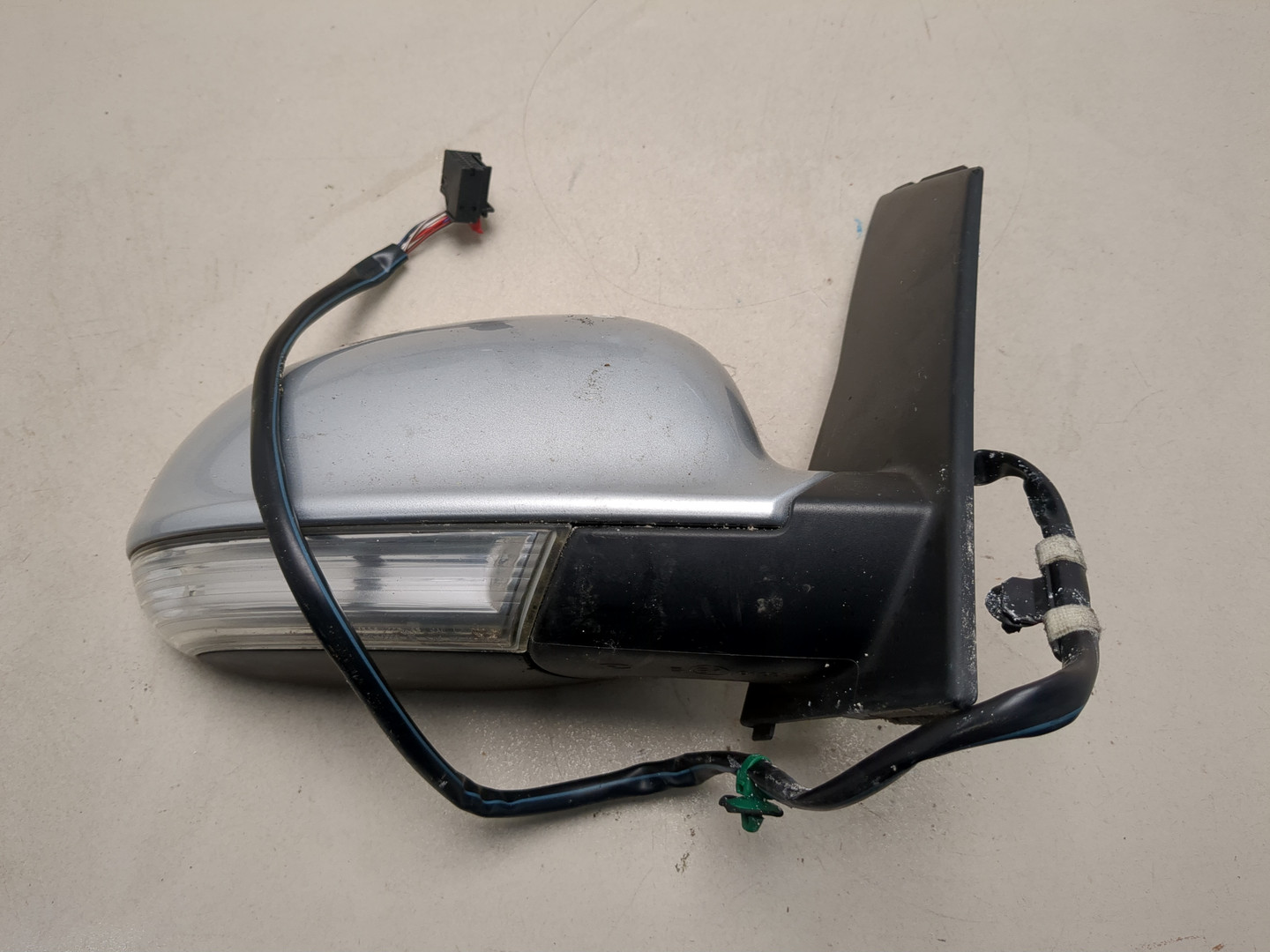 Зеркало правое электрическое