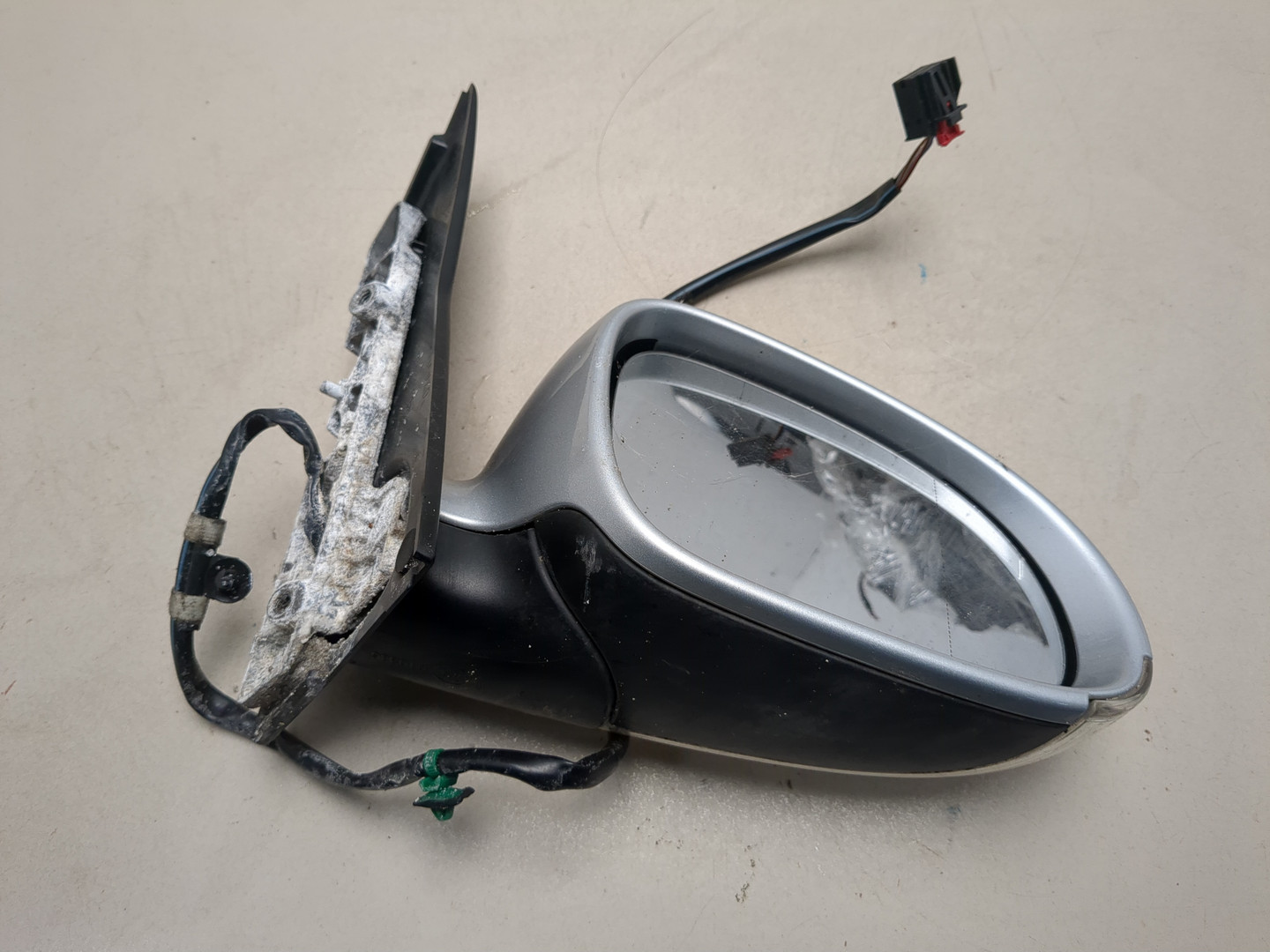 Зеркало правое электрическое